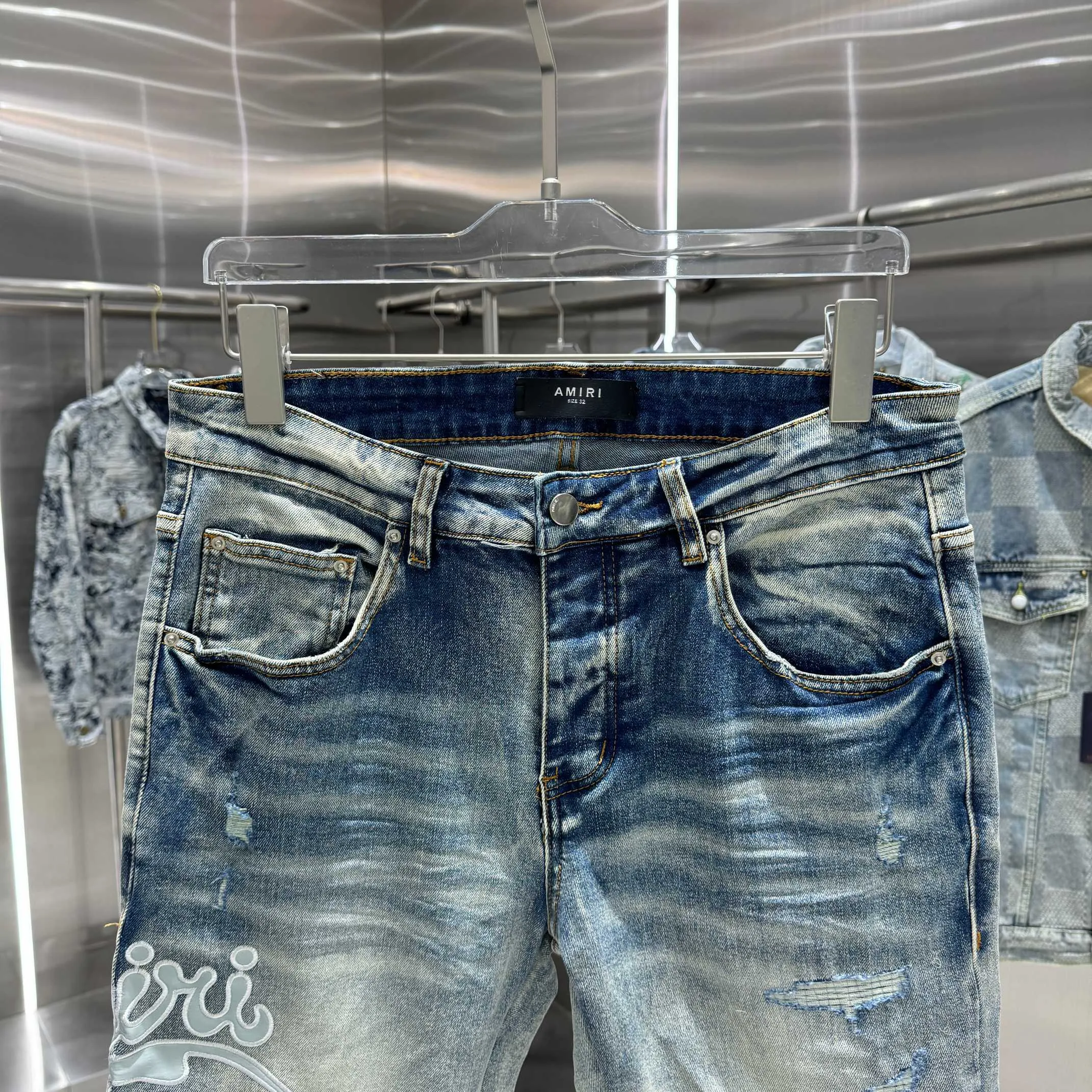 P290 Amiri ripped letter embroidered street fashion slim fit stretch jeans Color light blue Size 30 32 34 36 38