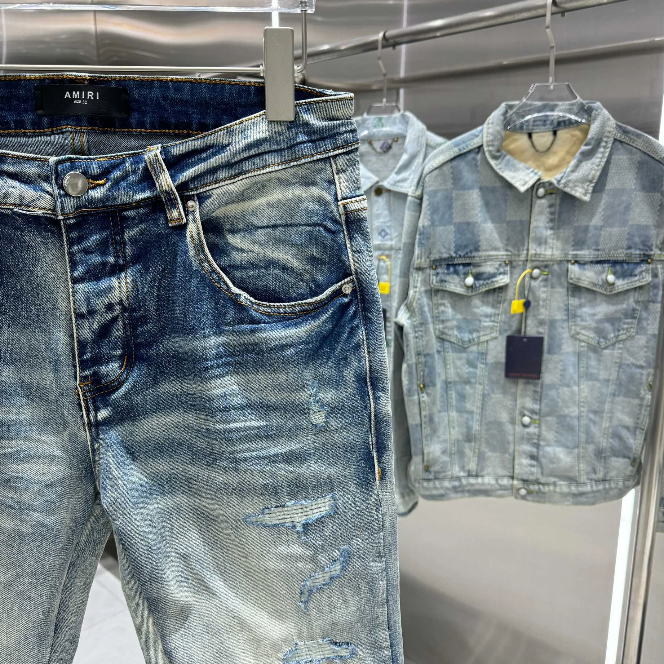 P290 Amiri ripped letter embroidered street fashion slim fit stretch jeans Color light blue Size 30 32 34 36 38