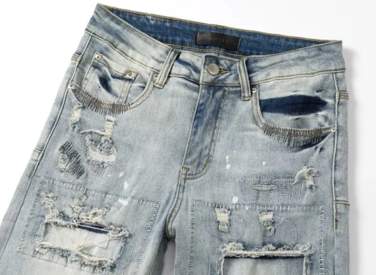 #N18 P246💰 (Top version) AMIRI hot high street jeans slim fit stretch washed knife cut trousers for men AMIRI amiri is transliterated as Emil, which is the name of the founder. Mike Amiri, the founder of amiri, grew up in Los Angeles, USA. He was influenced by local street culture and Punk Rock since childhood, so he founded the amiri brand named after himself. A variety of trendy brand clothing meets the needs of different fashion players. Amiri clothing has novel and unique styles and is a well-known street brand in the United States. The styles and styles of many clothes are loved by many street photographers. The various clothing styles meet the dressing needs of different people, show their unique temperament, and show the trend of dressing. amiri's jeans are relatively famous. Not only do they have many styles, but the quality of the jeans is also very good. Many celebrities have also worn amiri brand jeans. Color: Picture color Size: 28, 30, 32, 34, 36 28 30 32 34 36 Waist 71 76 81 86 91 Qianlang 26.5 27.5 28.5 29.5 30.5 Hou Lang 37 38 39 40 41 Foot 14 14.8 15.6 16.4 17.2 Foreign Minister 100 102 104 106 107