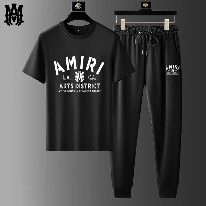 P320 [AMIRI] (Fat Man Gospel) The same style as the 2025 official website. World-renowned luxury brand. Summer men's (double mercerized) high-quality 🐂 suit. It is made of imported original fabrics. It is fashionable and trendy in the season. It is versatile and popular. Simple and elegant, precise workmanship allows you to be at the top of fashion. Size: M-5XL (can be worn up to 220 pounds)