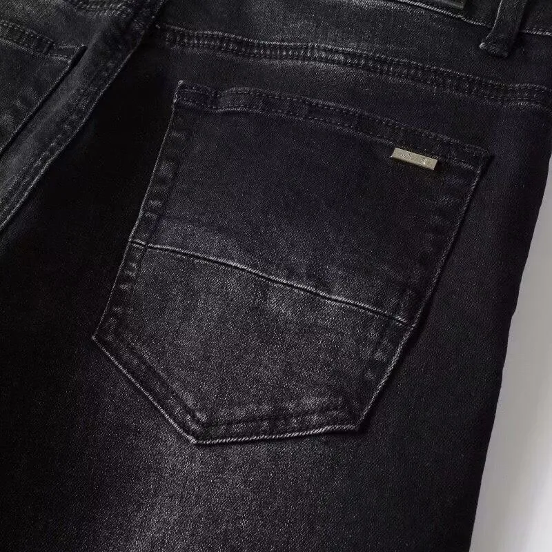 P180 Top replica AMIRI patch embroidered jeans trousers AMIRI high street basic ripped tight stretch jeans trousers Amiriamiri is transliterated as Emil, which is the name of the founder. Mike Amiri, the founder of amiri, grew up in Los Angeles, USA. He was influenced by the local street culture Rock since childhood, so he founded the amiri brand named after himself. A variety of trendy clothing meets the needs of different fashion players. Amiri clothing has novel and unique styles and is a well-known street brand in the United States. Many of its styles and styles are loved by many street photographers. Various clothing styles meet the needs of different people, show their unique temperament, and show the trend of dressing. amiri's jeans are relatively famous. Not only do they have many styles, but the quality of the jeans is also very good. Many celebrities have also worn amiri brand jeans.  The jeans of the amiri brand break through the production process and cutting of the original jeans. The fabrics are relatively soft and comfortable, and are not as hard as some jeans, which can irritate the skin and cause the skin to bleed when worn. Los Angeles trendy brand Amiri's jeans are made with great detail from tailoring to texture, adding wrinkles, bullet holes, damage and other details to add to the trendiness of the jeans. You can choose the style that suits you according to your own needs. Only when you wear a suitable style can you have a certain sense of fashion.  In recent years, high street has become a word that appears more and more frequently in men's clothing. High street style has also become an important direction for everyone's matching. High street related items are basically inseparable from oversize or off-shoulder tops. The lower body is matched with trackpants or tight-fitting denim. In my opinion, the most representative one is perhaps annihilation. Color; picture color Size: m l xl xxl