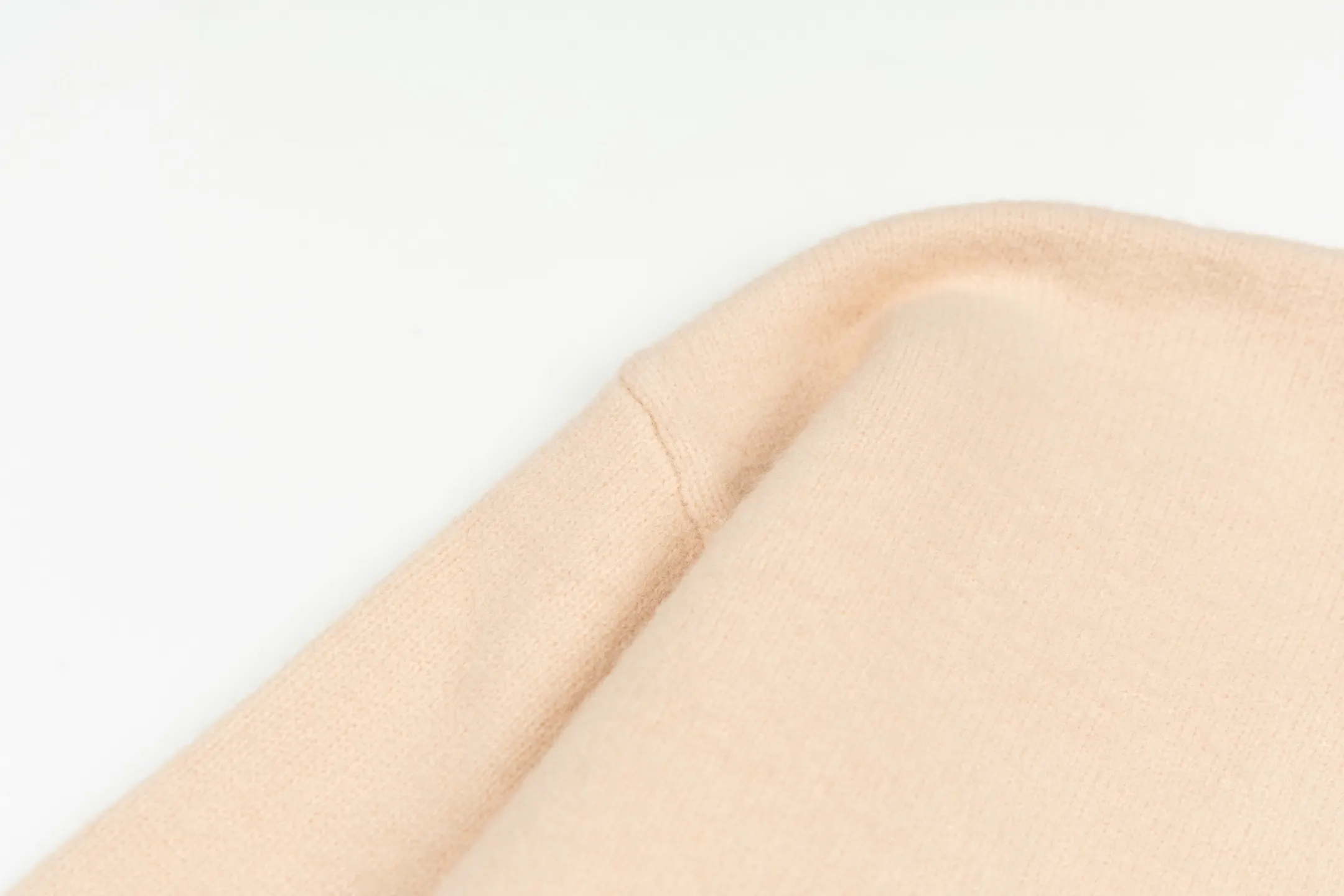 🅿️600 [Exclusive supply] Ami love jacquard double-pocket knitted cardigan (pink). The original version was purchased and developed for 3,399. The fabric is made of alpaca wool to maintain a stable pattern. The stitching is even and firm, and the details are meticulously handled, reflecting the brand's strict control over quality. The overall design is simple and elegant, suitable for various occasions. Whether it is business or leisure, it can show an elegant and decent style. The overall wiring is straight and delicate, the fabric is comfortable and soft, and the color is consistent without color difference. It can be matched with the same style to create a fashionable look, and can be used in various occasions. Customized accessories, complete with three standards, the same style for men and women. Size:S-M-L-XL