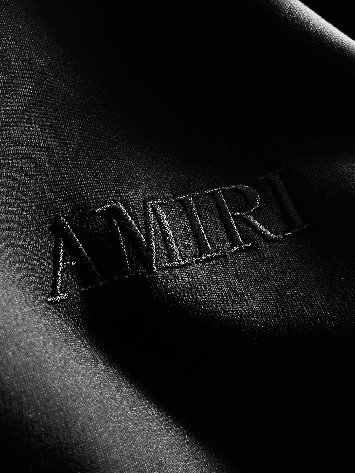 P620 🌸🌸🌸🌸🌸 Amiri 2025 autumn and winter new casual suit! My favorite is simple and elegant, one of the most popular brands of the year, clean and neat tailoring, full of urban style. Exclusive top-quality customized fabrics are available. It feels soft and dry, and the upper body effect is crisp and stylish. The three-dimensional cutting process and the pattern are of high standards. You will feel good when you wear them. There are so many top-quality raw materials. You don’t have to think about how to match it, it has a strong upper body feel, it is definitely at the forefront of fashion, and it is very comfortable to wear. There is no need to say much about the style and cut of the pants, it can be easily done in one set! Customized fabrics provided by customers, smooth to the touch and full of texture on the upper body! The overall design is simple and elegant without losing style, creating a high-end product with unparalleled value. The upper body effect is super nice! Color: Picture color, complete with three standards Size: M, L, xL, xxL, xxxL
