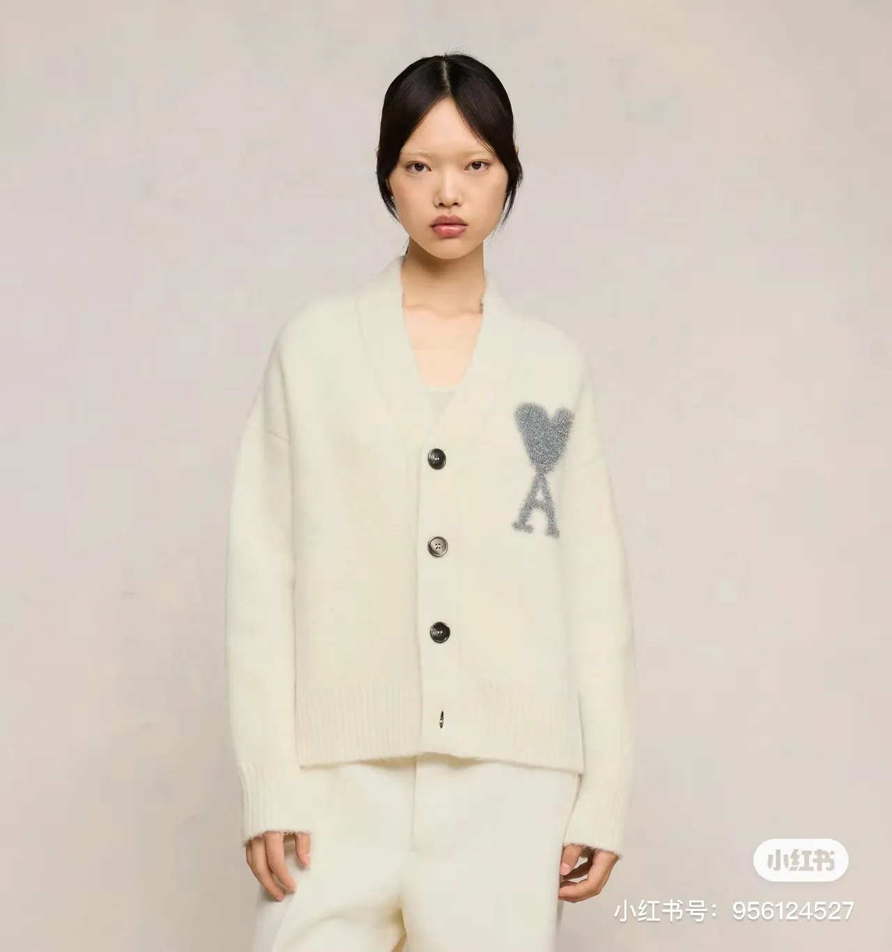 A8148# [Christmas Capsule Series] AMI Paris 2023 autumn and winter new silver big heart alpaca blend soft and waxy cardigan knitted sweater Oversize version for men and women Color: off-white Size: S-XL