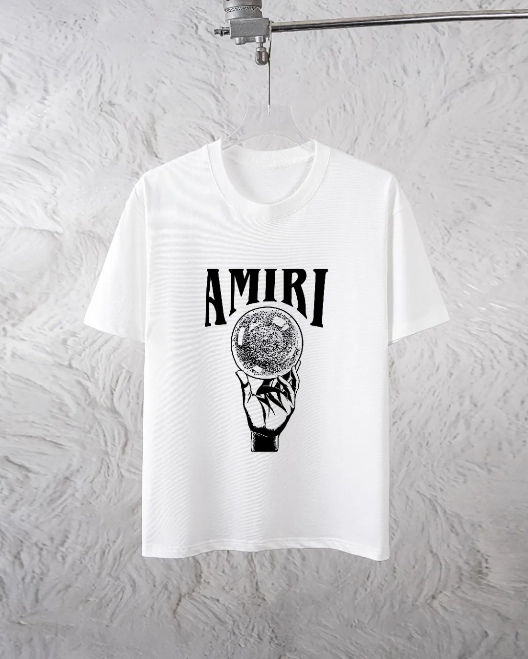 P280 AMIRI exclusively provides new trendy men’s fashionable round neck short-sleeved shorts suits, trendy and fashionable casual short-sleeved suits! It has high breathability and comfort, impeccable details, and brand element design concept, reflecting high quality. It presents a casual cut and the upper body shape is great! Material: 250g Xinjiang long-staple cotton short sleeves + 360g pure cotton terry shorts Size: S M L Due to manual measurement, there is a deviation of about 1-3CM in size.