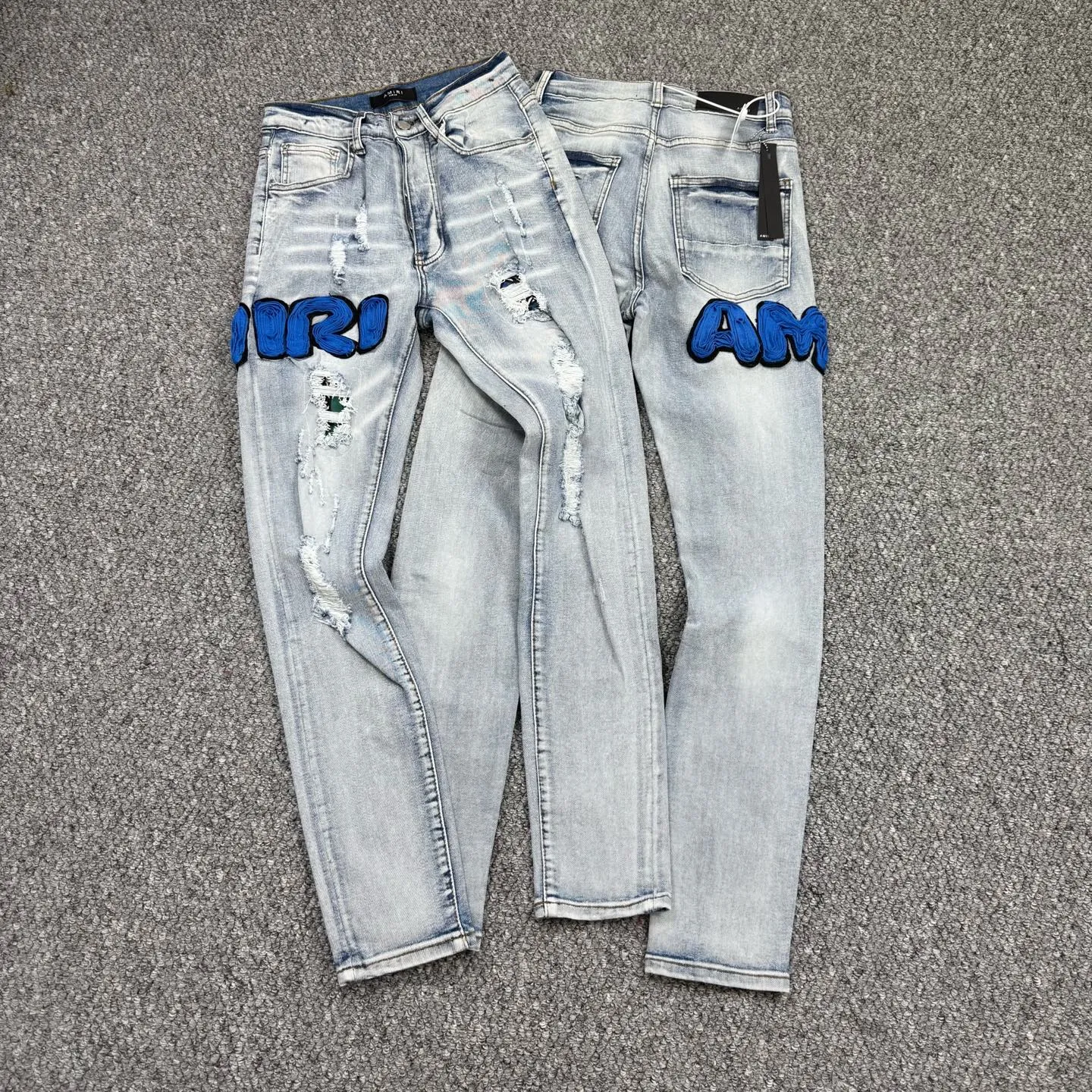 P240 Style No.: H865 AMIRI & AMIRI New jeans with embroidered logo, washed holes pattern, denim shorts, stretch denim trousers, same style for men and women. Accessories: Complete accessories, all in original packaging, two hang tags to distinguish the low-end version. The hardware is standard to the authentic original version with logo aluminum alloy buckle, and every detail is consistent with any version on the market. Fabric: Genuine pattern-making and standard genuine custom-made imported fabrics use unique washing and dyeing methods, and are individually hand-finished - Hand-painted ripped micro-elastic jeans Color: blue Size: 28 30 32 34 36