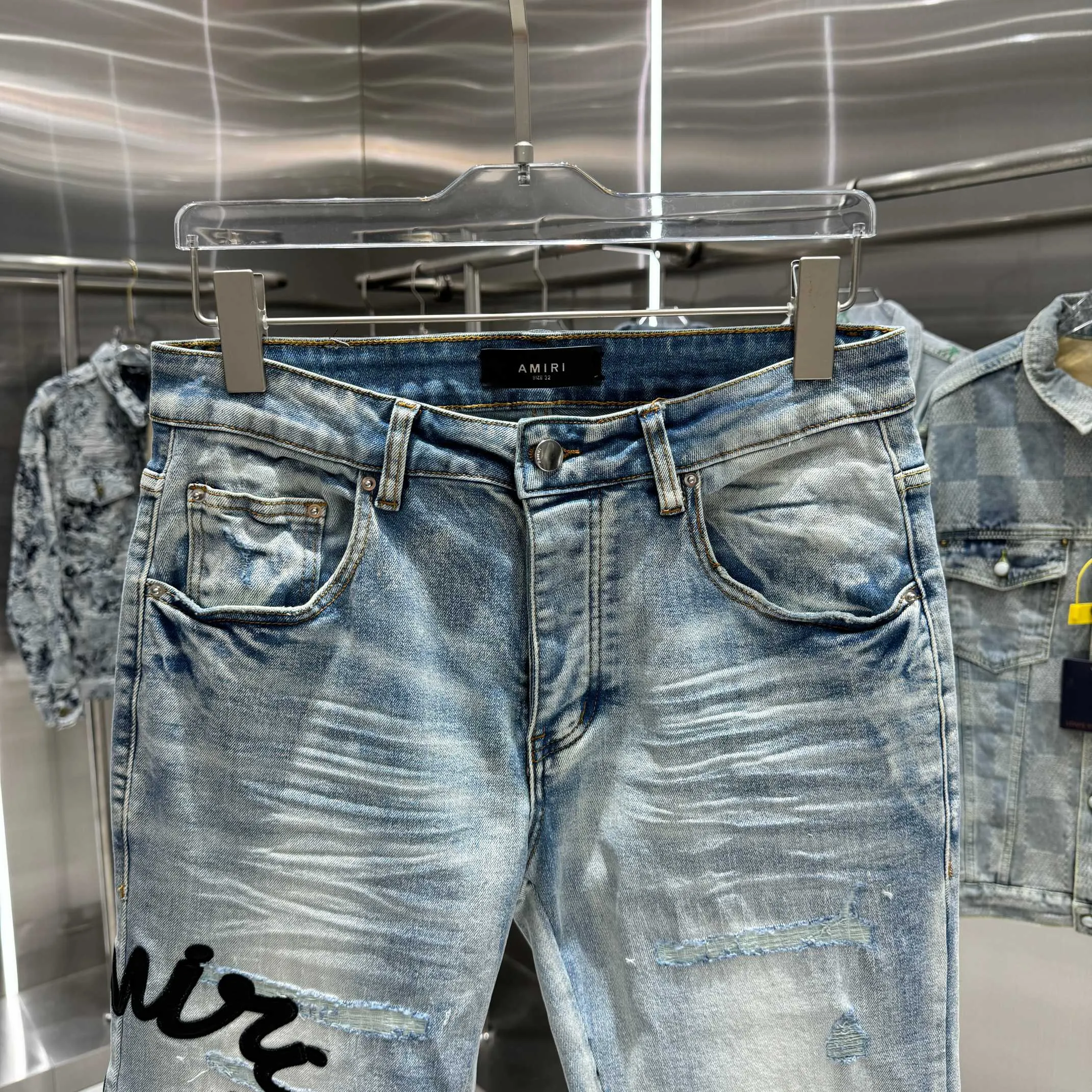 P290 Amiri ripped letter embroidered street fashion slim fit stretch jeans Color light blue Size 30 32 34 36 38