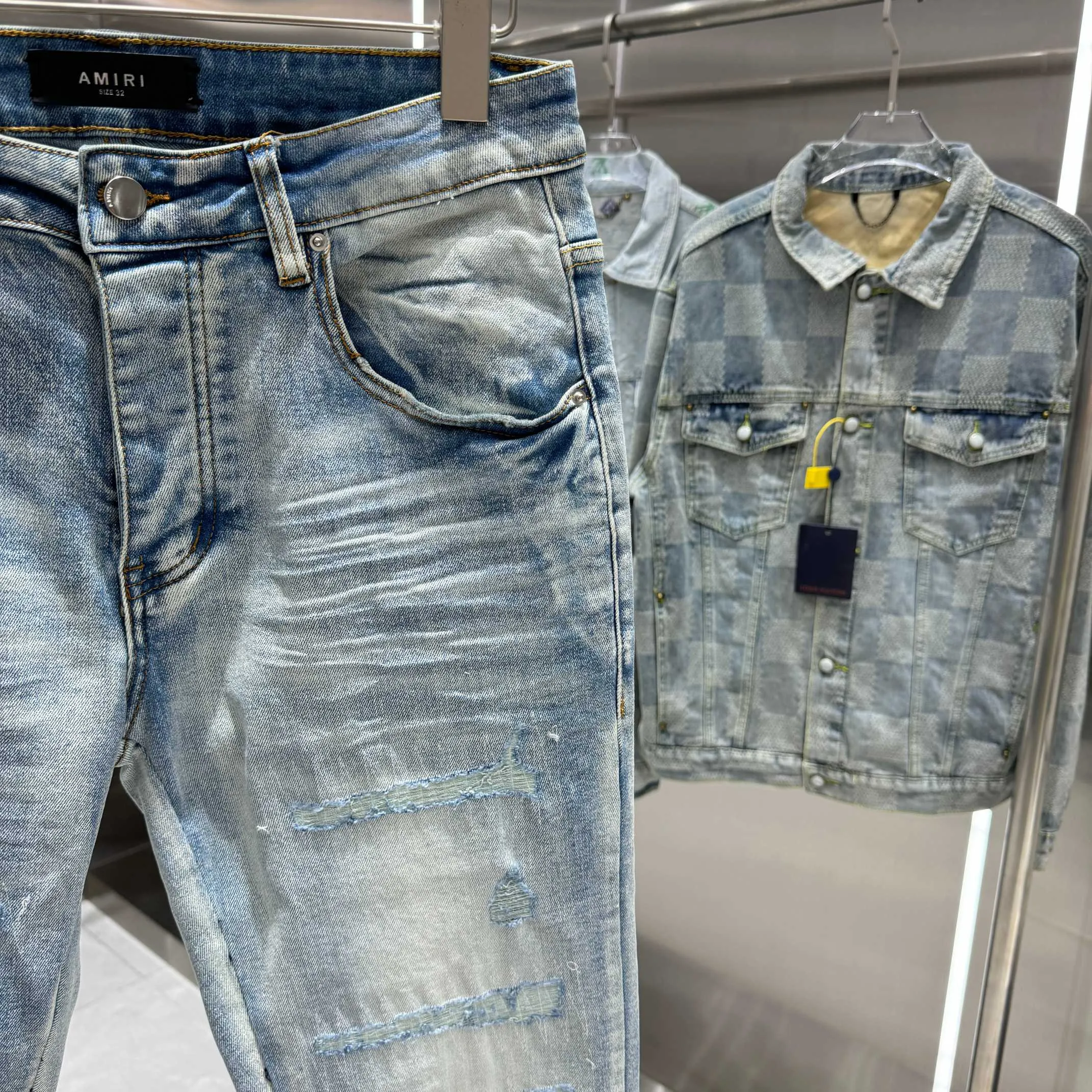 P290 Amiri ripped letter embroidered street fashion slim fit stretch jeans Color light blue Size 30 32 34 36 38