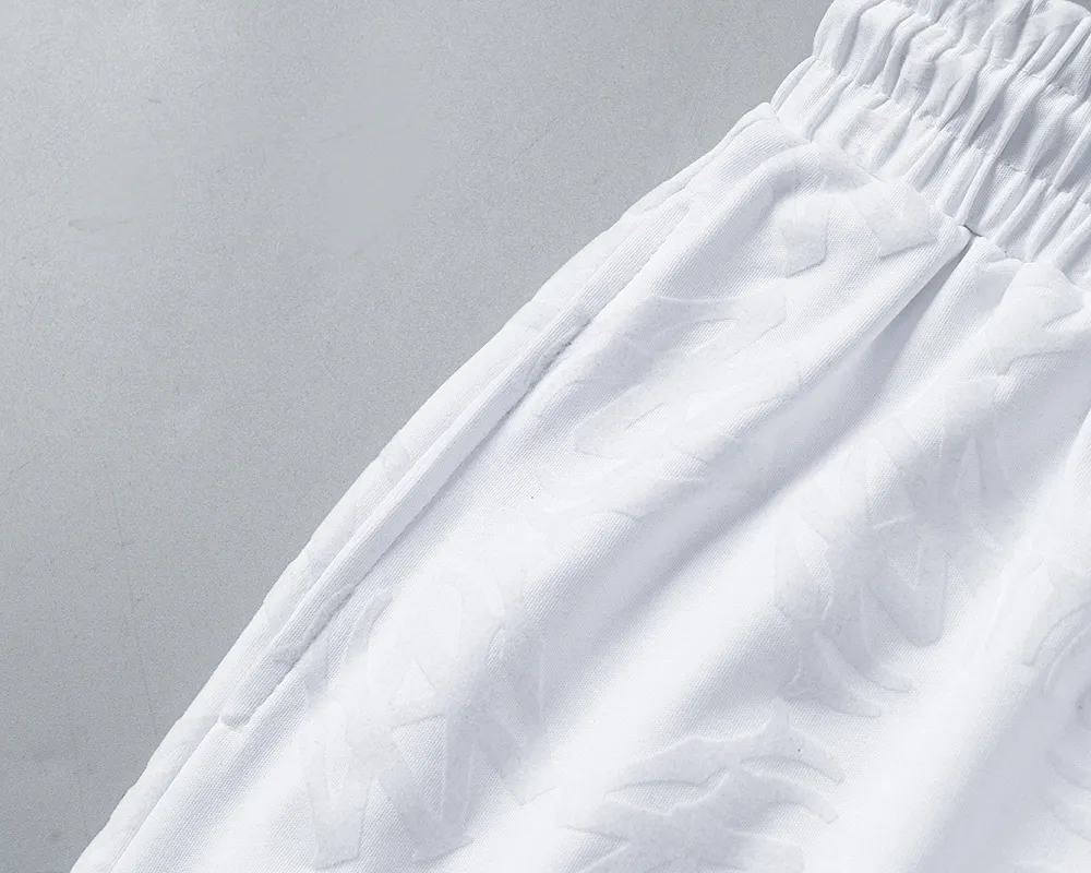 P140 Mili's new 2026 spring and summer men's casual shorts, with full-body flocking printing technology, fashionable and handsome style, comfortable fabrics, rigorous workmanship, and neat wiring. Good upper body effect·size M-3XL white