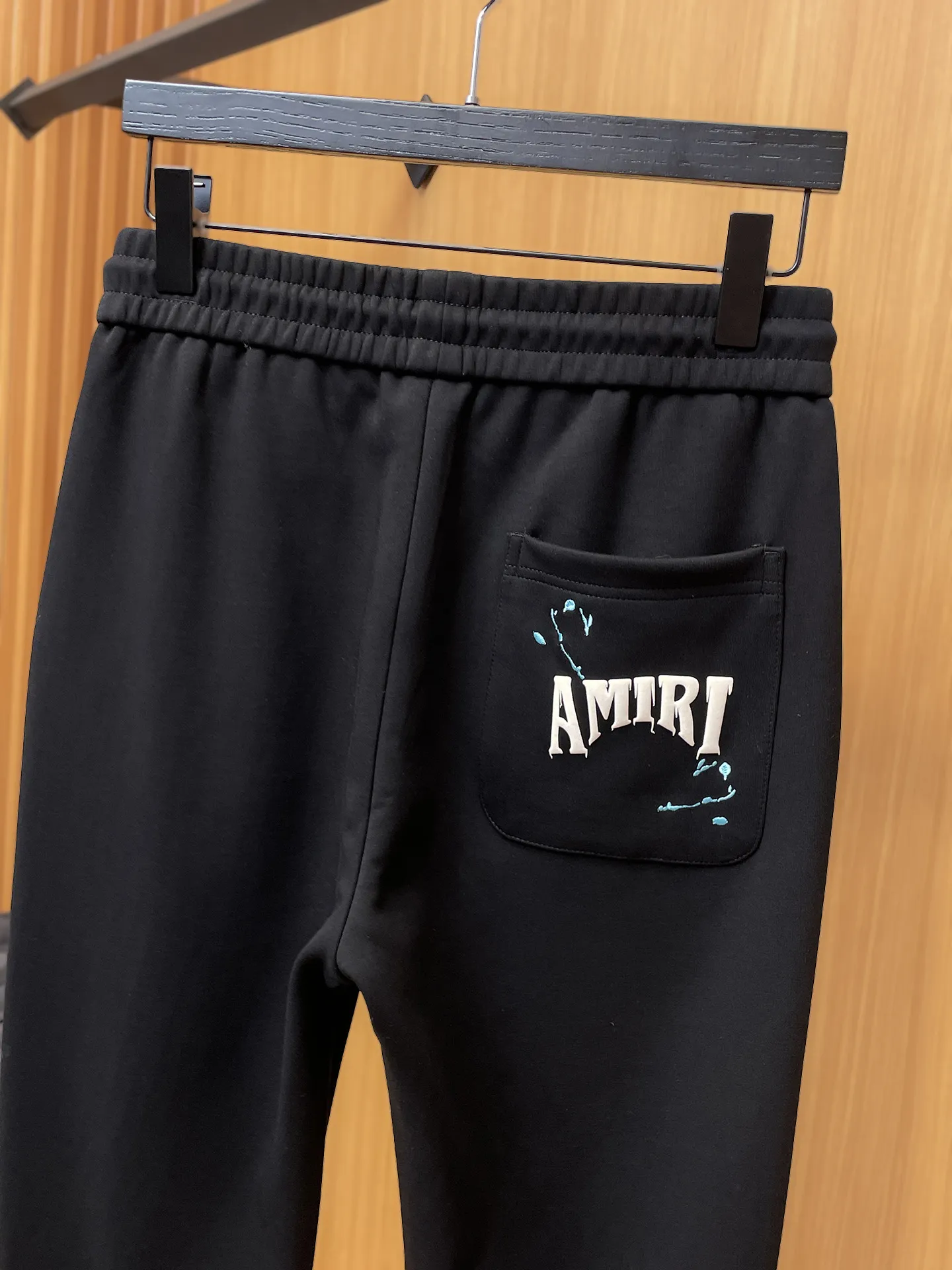 P280 Amiri 🆕2025 new autumn and winter casual pants! The official website will be released simultaneously. The brand's classic LOGO casual pants are made of customized fabrics, which are extremely comfortable and have a strong touch. Highly recognisable, perfect appearance and craftsmanship. Size: M-3XL