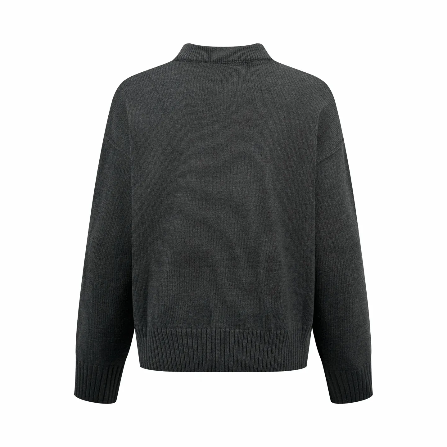 🅿️500 Ami red love jacquard V-neck knitted cardigan (grey). The original purchase was 3,500 and developed. The fabric is made of custom-woven luxurious Merino wool. It is soft and delicate, comfortable and close to the skin. It uses graphite gray as the canvas. It is calm and restrained. A cinnabar red heart jumps on the chest. It quietly exudes its own charming halo. It is the visual anchor of the soul. The brand is fully recognizable. It has a unique cardigan silhouette and exquisite button design. It interprets the elegance and spontaneity of French fashion. It is the ultimate simplification of color. It also conveys the love and persistence of life. Meet the king of extreme simplicity, which is well-deserved and versatile. It is made of jacquard tissue imported from Germany. It precisely controls the arrangement and interweaving of yarns. It is carefully interwoven on the loom and is decorated with Ami love jacquard art patterns. The fabric is more vivid and three-dimensional, and the ready-to-wear washing water is softened and deodorized. Professional washing equipment and specific detergents are used. Deep cleans and deodorizes clothes to improve their feel and appearance. Size:S-M-L-XL