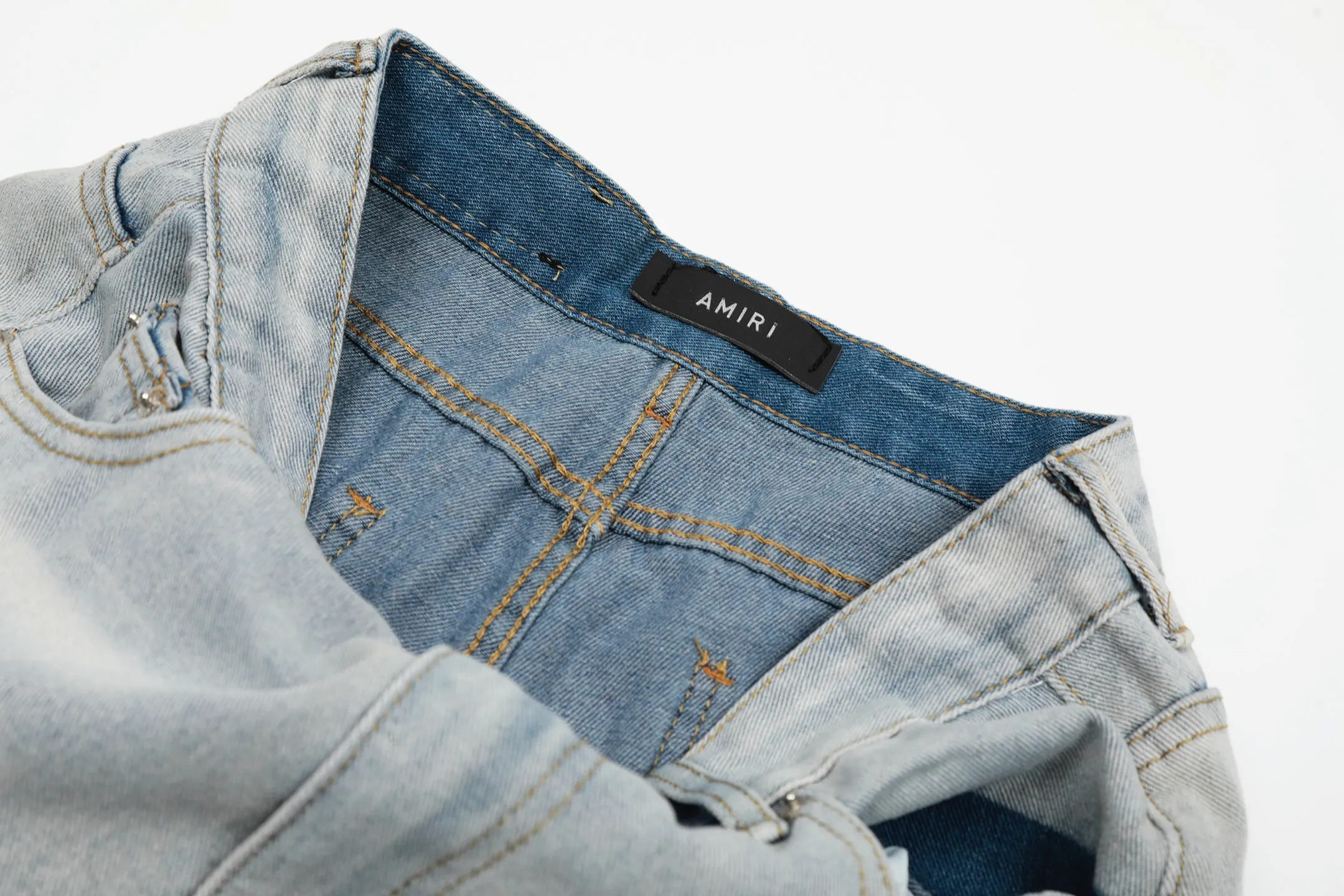 #M56 P168💰 AMIRI patch embroidery jeans trousers AMIRI high street basic ripped tight elastic jeans trousers amiri brand jeans break the production process and cutting of the original jeans, the fabrics are softer and more comfortable Hand-sewn collar label Customized logo buttons Genuine leather tag Color: Picture color Size: 30-32-34-36