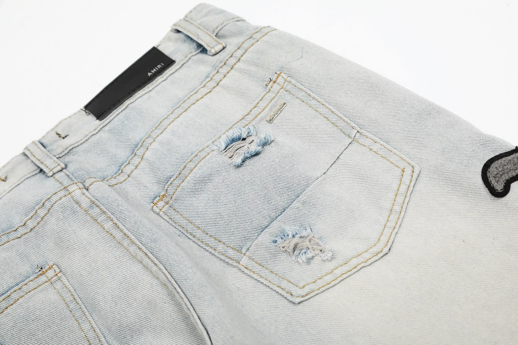 #M56 P168💰 AMIRI patch embroidery jeans trousers AMIRI high street basic ripped tight elastic jeans trousers amiri brand jeans break the production process and cutting of the original jeans, the fabrics are softer and more comfortable Hand-sewn collar label Customized logo buttons Genuine leather tag Color: Picture color Size: 30-32-34-36