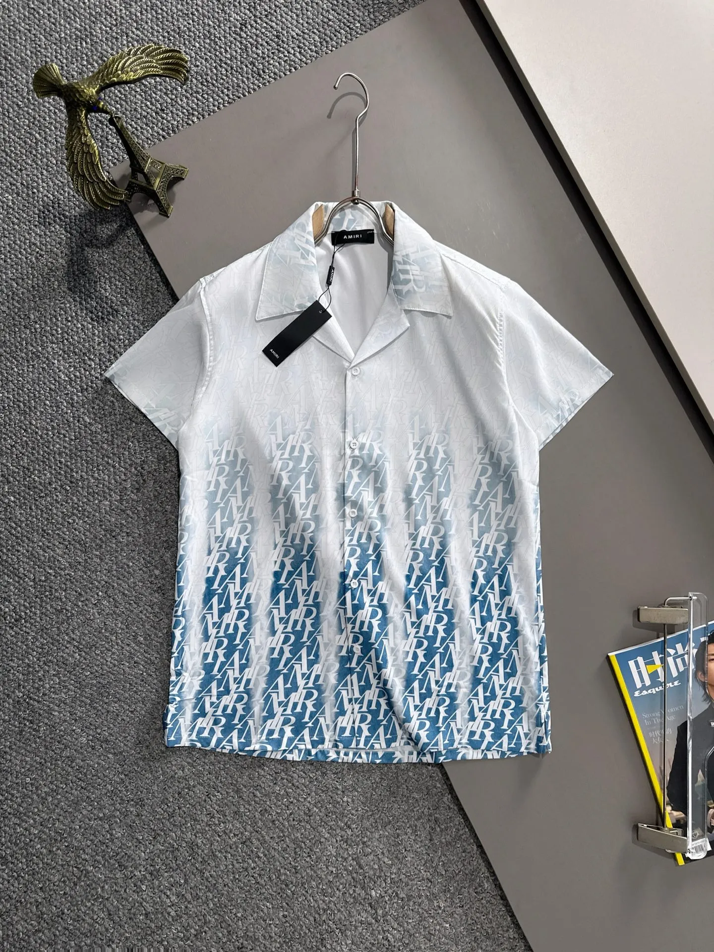 P360 AMIRI2025 summer classic LOGO design all-over printing suit, light and thin cotton full-body digital printing, made of high-quality polyester fiber fabric, breathable mesh lining is added to the pants, carefully created standard version, can be matched separately with clothes, versatile style for leisure time! The classic logo on the whole body is very eye-catching, showing a sense of luxury and style, becoming a classic and mainstream style that never goes out of style and is elegant! Extremely handsome, classic and heroic. Same style for men and women. Size: M-3XL (please note your height and weight when placing an order)