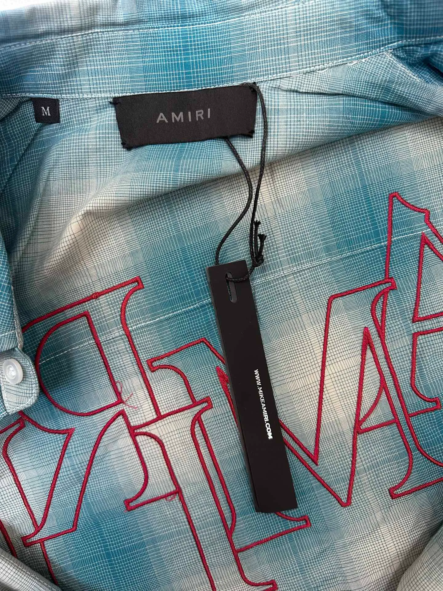 P400 Amiri Gradient Plaid Long Sleeve Shirt Customized yarn colored plaid fabric, frayed hem with distressed effect, symmetrical patch pockets on the chest, brand logo letter embroidery embellishment, large round red embroidery on the back, casual style, same style for men and women.  Size：S/M/L/XL