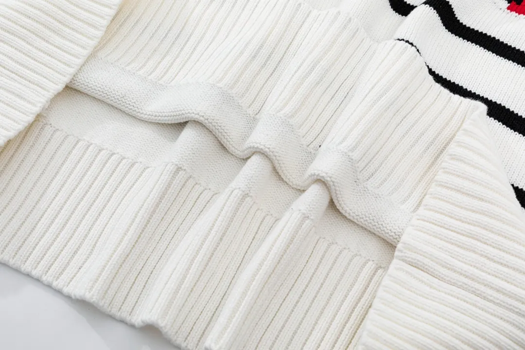 CYA33# AMI Paris 22 spring and summer new Ami de Coeur love striped crew neck sweater Color: black white Size: S-XL