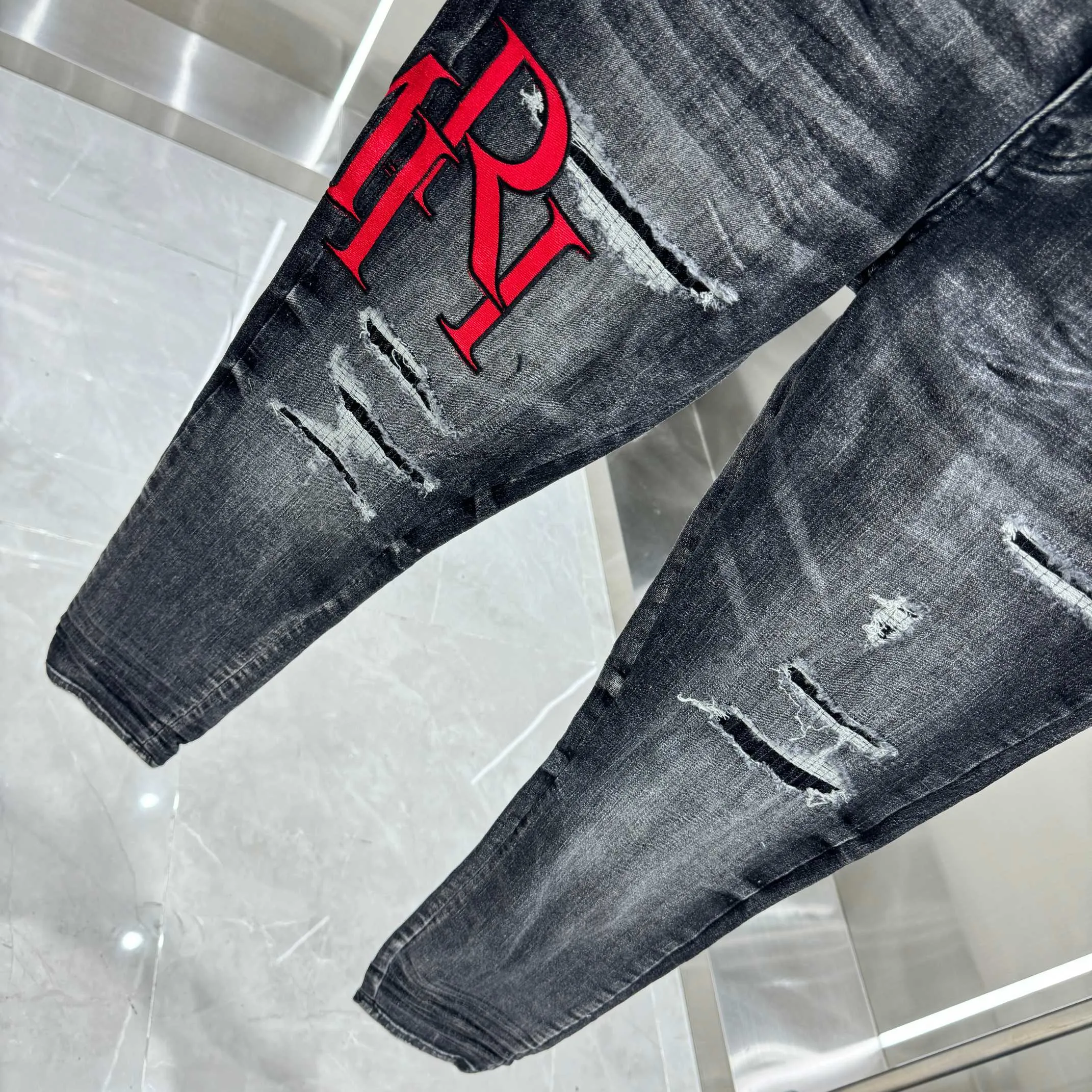 P290 Amiri ripped letter embroidery craft street fashion slim fit stretch jeans Color Black Size 30 32 34 36 38
