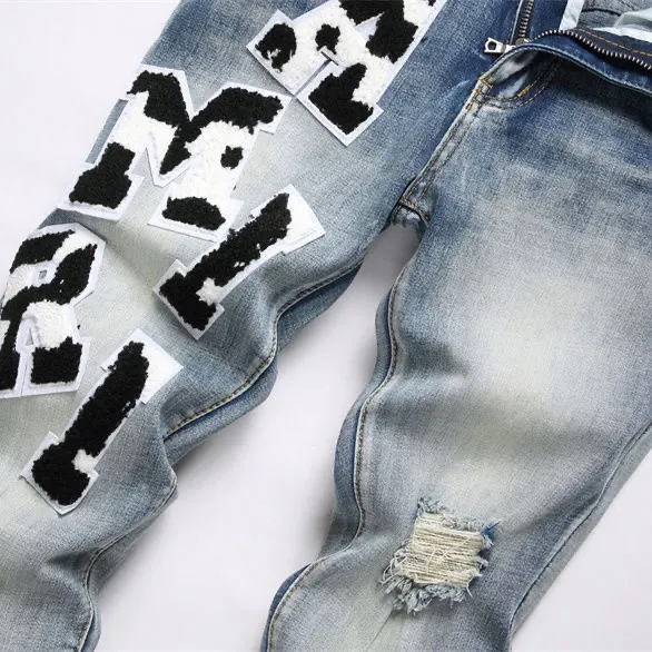 P166 Top replica AMIRI splash-ink medal patch embroidered jeans trousers AMIRI high street basic ripped tight stretch jeans trousers Amiriamiri is transliterated as Emil, which is the name of the founder. Mike Amiri, the founder of amiri, grew up in Los Angeles, USA. He was influenced by the local street culture Rock since childhood, so he founded the amiri brand named after himself. A variety of fashion brand clothing meets the needs of different fashion players. Amiri clothing has novel and unique styles and is a well-known street brand in the United States. Many of its styles and styles are loved by many street photographers. Various clothing styles meet the needs of different people, show their unique temperament, and show the trend of dressing. amiri's jeans are relatively famous. Not only do they have many styles, but the quality of the jeans is also very good. Many celebrities have also worn amiri brand jeans.  The jeans of the amiri brand break through the production process and cutting of the original jeans. The fabrics are relatively soft and comfortable, and are not as hard as some jeans, which can irritate the skin and cause the skin to bleed when worn. Los Angeles trendy brand Amiri's jeans are made with great detail from tailoring to texture, adding wrinkles, bullet holes, damage and other details to add to the trendiness of the jeans. You can choose the style that suits you according to your own needs. Only when you wear a suitable style can you have a certain sense of fashion.  In recent years, high street has become a word that appears more and more frequently in men's clothing. High street style has also become an important direction for everyone's matching. High street related items are basically inseparable from oversize or off-shoulder tops. The lower body is matched with trackpants or tight-fitting denim. In my opinion, the most representative one is perhaps annihilation. Color; picture color Size: m l xl xxl