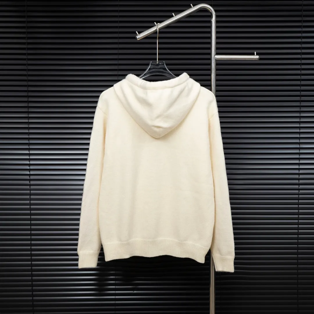 P360 Style: AMIRI Emile bone splicing hooded long-sleeved sweater Size: S-XXL Fabric: Wool blend Accessories: Full set of customized original accessories No gender distinction, same style for men and women