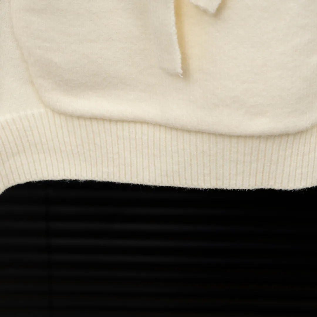 P360 Style: AMIRI Emile bone splicing hooded long-sleeved sweater Size: S-XXL Fabric: Wool blend Accessories: Full set of customized original accessories No gender distinction, same style for men and women