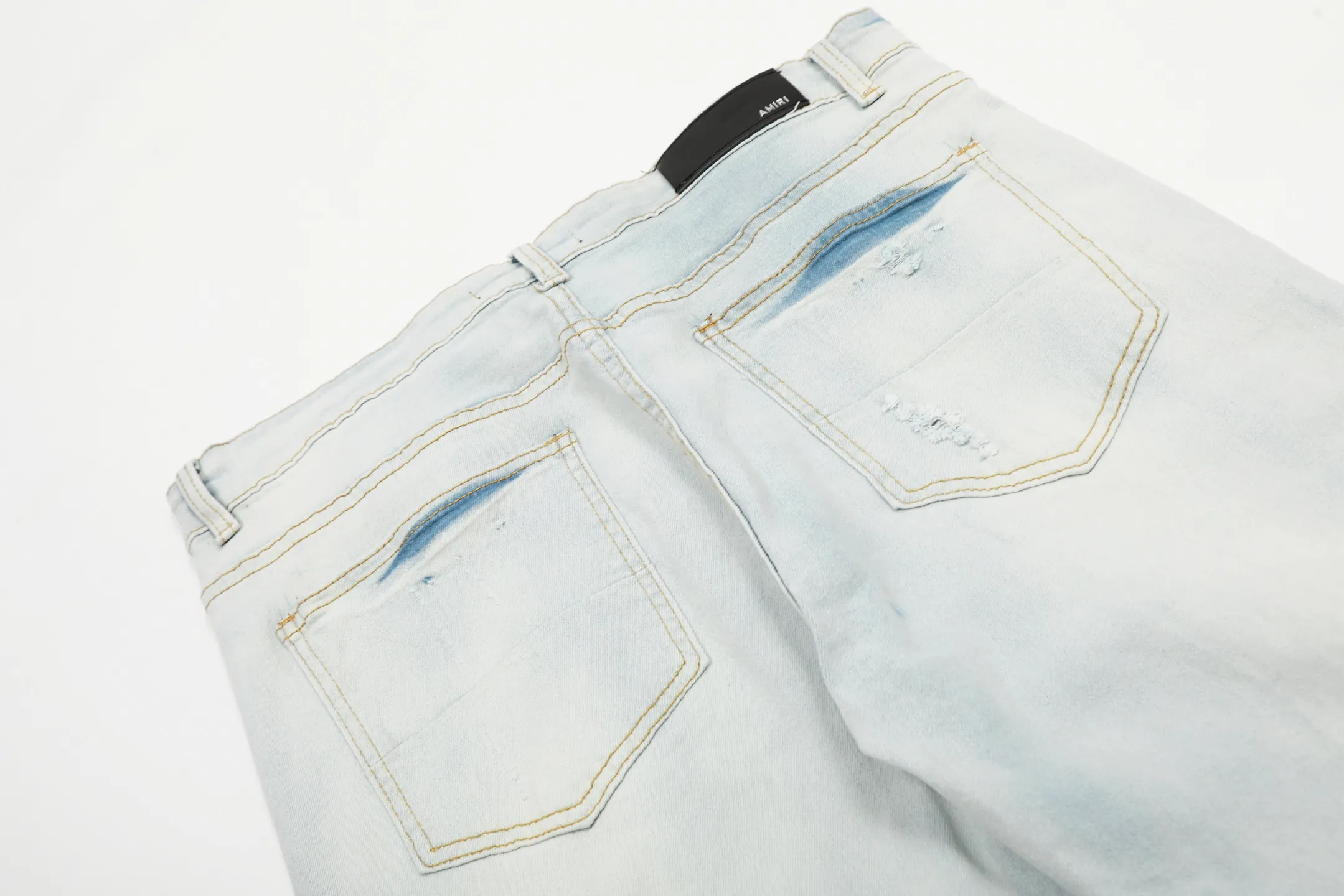 ￼#M16 P168💰 AMIRI patch embroidery jeans trousers AMIRI high street basic ripped tight elastic jeans trousers amiri brand jeans break the production process and cutting of the original jeans, the fabrics are softer and more comfortable Hand-sewn collar label Customized logo buttons Genuine leather tag Color: Picture color Size: 30-32-34-36