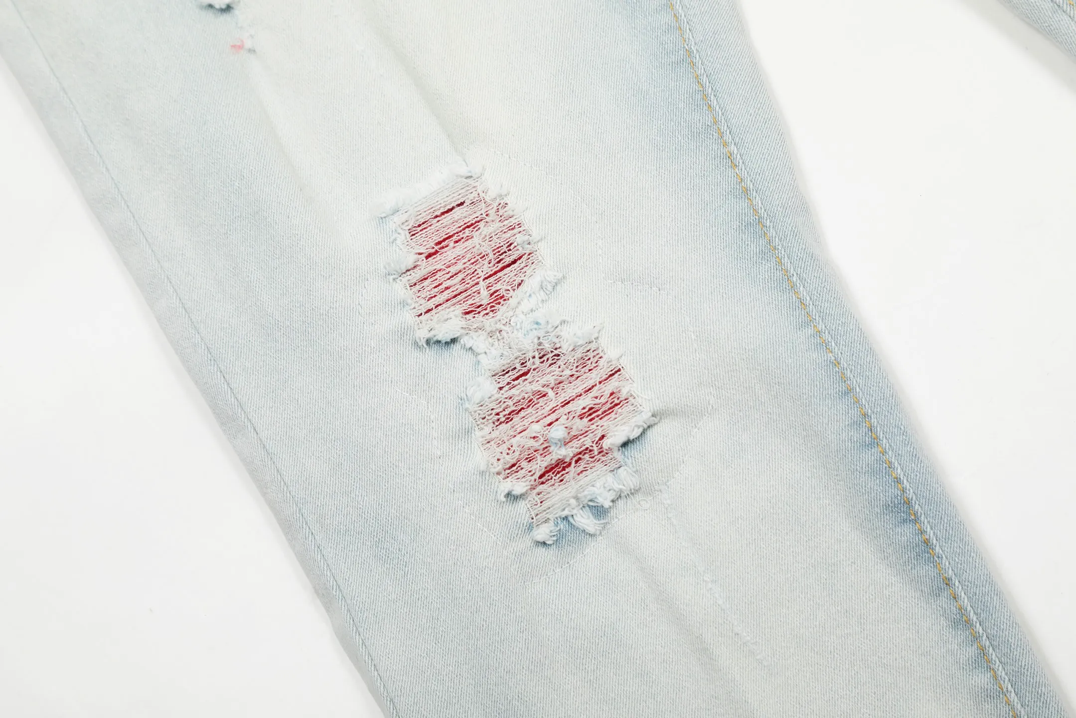 ￼#M16 P168💰 AMIRI patch embroidery jeans trousers AMIRI high street basic ripped tight elastic jeans trousers amiri brand jeans break the production process and cutting of the original jeans, the fabrics are softer and more comfortable Hand-sewn collar label Customized logo buttons Genuine leather tag Color: Picture color Size: 30-32-34-36