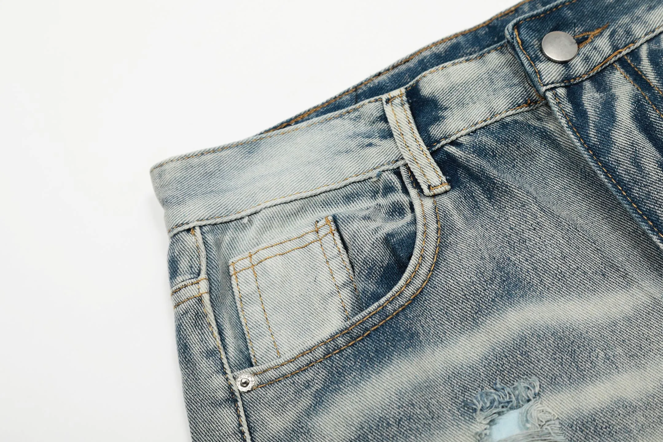 #M30 P168💰 Amiri classic embroidered patched leather ripped letter skinny jeans. Slim skinny jeans. Produced by a major washed factory. Full of high-end feel. Knee part destroyed design with patchwork design. Already used as facade design. Leather waist nameplate. The focus of this style is not on washing, but on the destroyed shape and version. The secret lies in the craftsmanship of the master. The cost of post-processing, grinding, cutting, etc. is far beyond the cost of assembly line products. Color: Picture color Size: 30-32-34-36