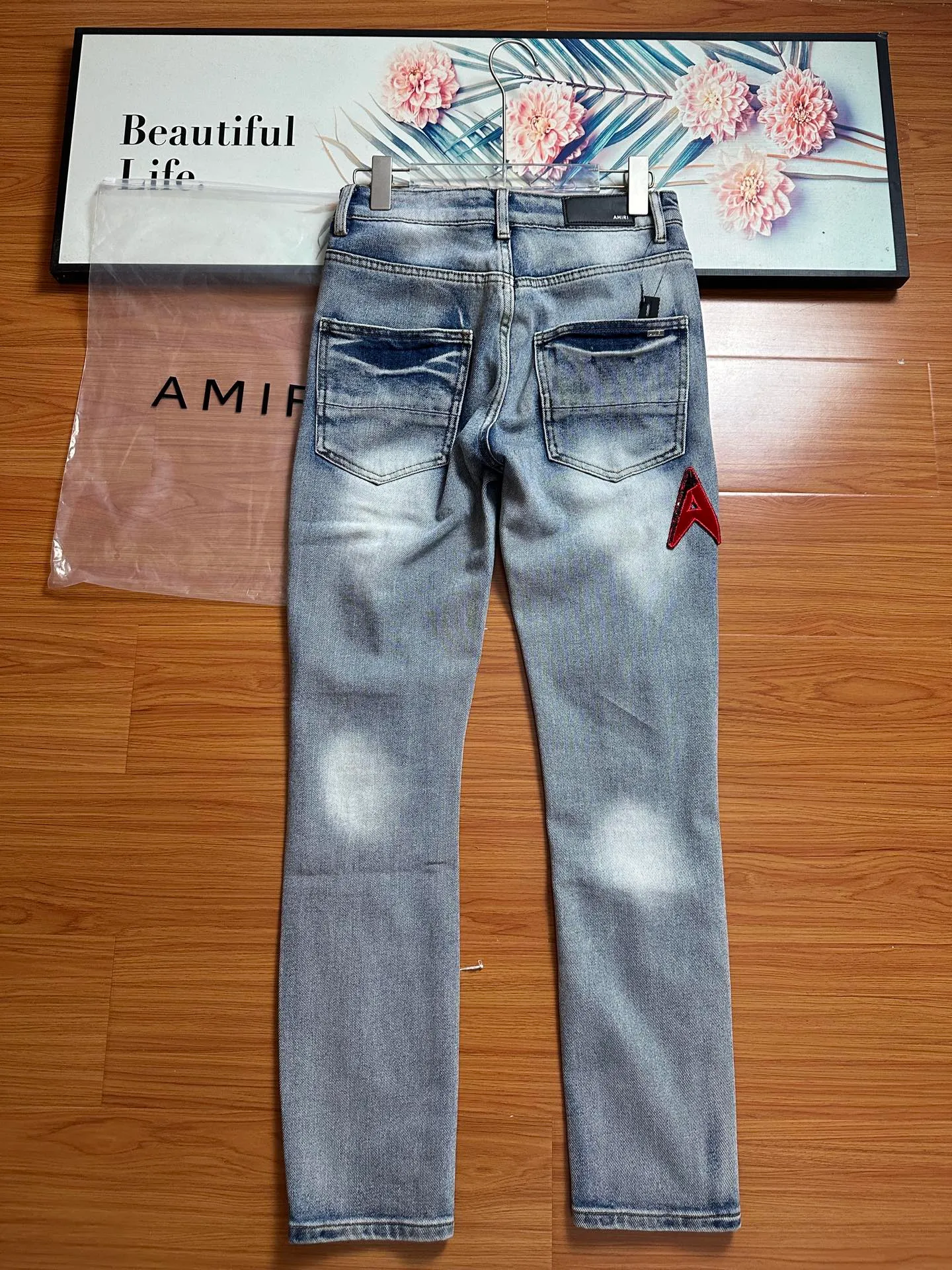 P210 💰 AMIRI's new water-distressed destroyed letters logo embroidered high street narrow-leg jeans AMI sequin embroidered slim-leg jeans Color: light gray Size: S M L xL