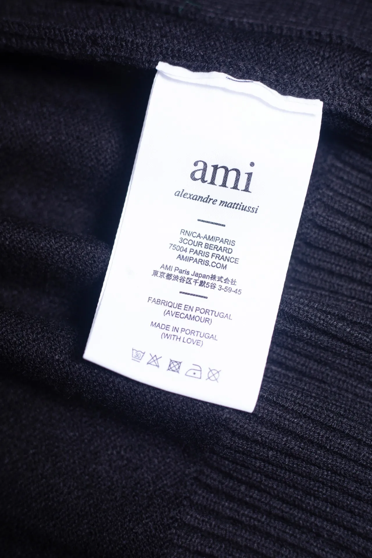 P186 Style No.: MQ802 AMI Classic Big Love Series Jacquard Cardigan Sweater Highest Version Supports Comparison Color: Black White Heart Size: S-XL