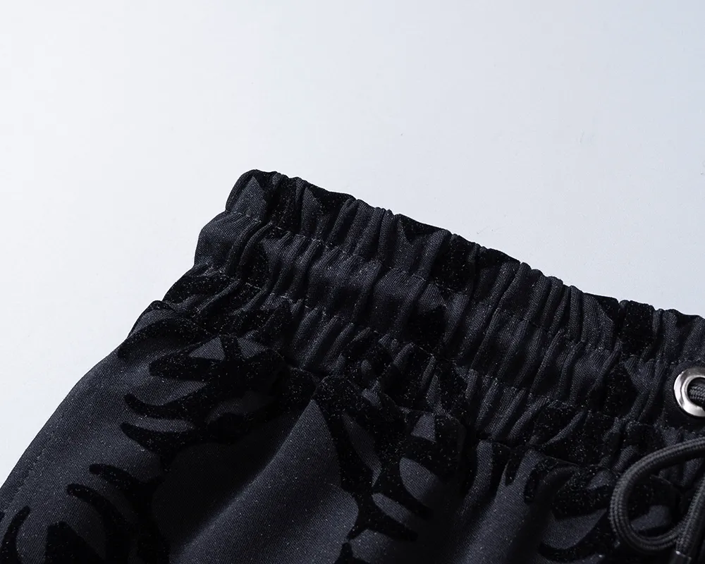 P140 Mili's new 2026 spring and summer men's casual shorts, with full-body flocking printing technology, fashionable and handsome style, comfortable fabrics, rigorous workmanship, and neat wiring. Good upper body effect·Size M-3XL black