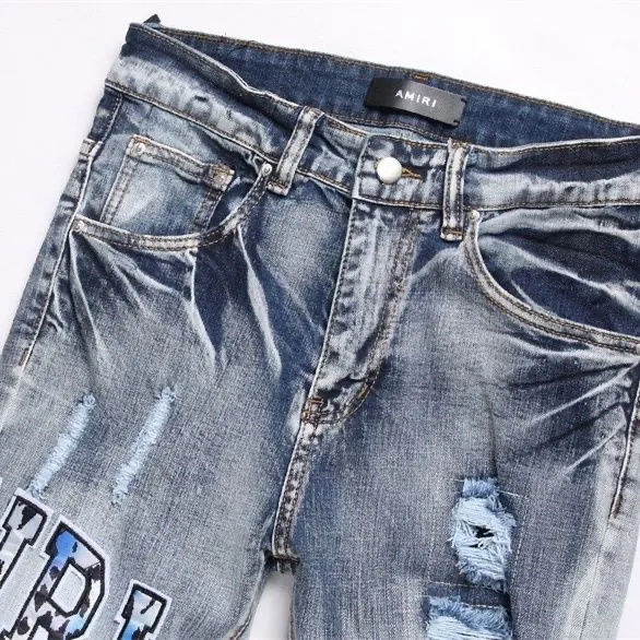 #M50 P168💰 Amiri classic embroidered patched leather ripped letter jeans, slim fit jeans, produced by a major washed factory, full of high-end feel, partially destroyed knee design with patchwork leather design, has been used as a facade design, leather waist nameplate, the focus of this style is not on the washing, but on the destroyed shape and version. The secret lies in the craftsmanship of the master. The cost of post-processing, grinding, cutting, etc. is far beyond the cost of assembly line products. Color: Picture color Size: 30-32-34-36