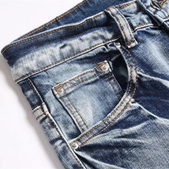 #M50 P168💰 Amiri classic embroidered patched leather ripped letter jeans, slim fit jeans, produced by a major washed factory, full of high-end feel, partially destroyed knee design with patchwork leather design, has been used as a facade design, leather waist nameplate, the focus of this style is not on the washing, but on the destroyed shape and version. The secret lies in the craftsmanship of the master. The cost of post-processing, grinding, cutting, etc. is far beyond the cost of assembly line products. Color: Picture color Size: 30-32-34-36