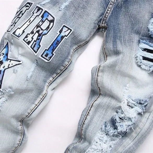 #M50 P168💰 Amiri classic embroidered patched leather ripped letter jeans, slim fit jeans, produced by a major washed factory, full of high-end feel, partially destroyed knee design with patchwork leather design, has been used as a facade design, leather waist nameplate, the focus of this style is not on the washing, but on the destroyed shape and version. The secret lies in the craftsmanship of the master. The cost of post-processing, grinding, cutting, etc. is far beyond the cost of assembly line products. Color: Picture color Size: 30-32-34-36