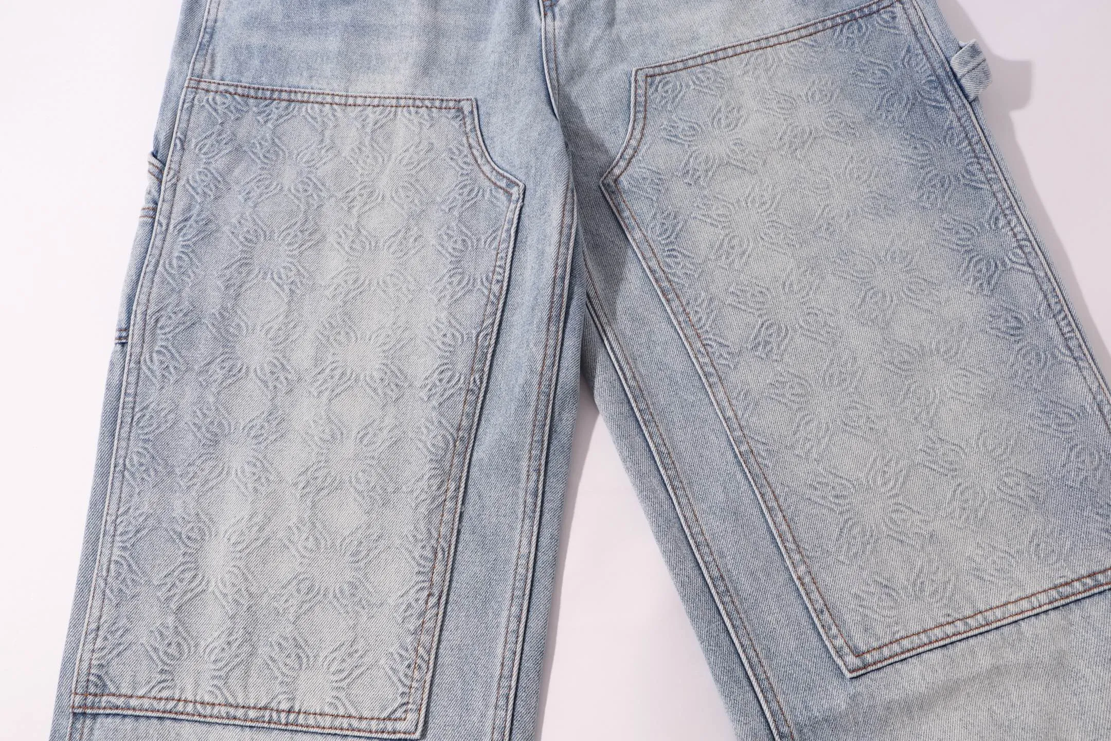 P260 Style number: H917 AMIRI & AMIRI 2025 new heavy-duty embroidered lettering logging pants for couples, washed jeans, top ceiling quality, styles with different washed textures, very friendly to people with thin legs and thick legs, straight and slim fit, very flattering leg shape, moderate length that never goes out of style, easy and casual to match, basic styling for various styles, a must-have in the wardrobe! The fabric is stiff but also makes the upper body soft without losing texture. The washing process is even more perfect. It is a must-have item for everyone! ! ! Washed wheat, hang tag, pants label, three labels complete Color: blue Size: 30, 32, 34, 36