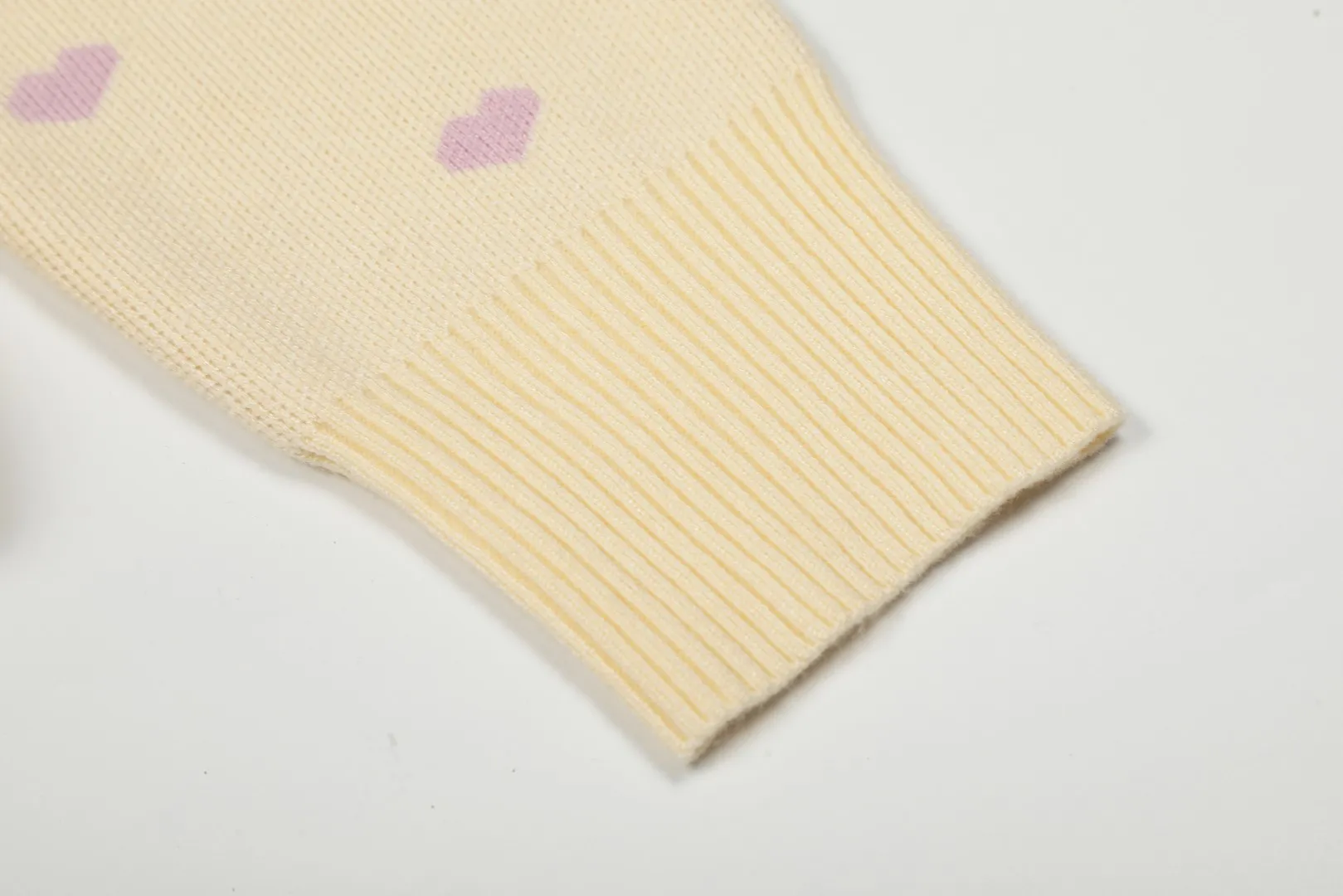 Ami/Ami's new jacquard love-printed goddess style must-have autumn and winter knitted cardigan small jacket Size: S-XL Color: White red heart Black red heart Red white heart Milky apricot purple heart Navy blue white heart Pink red heart