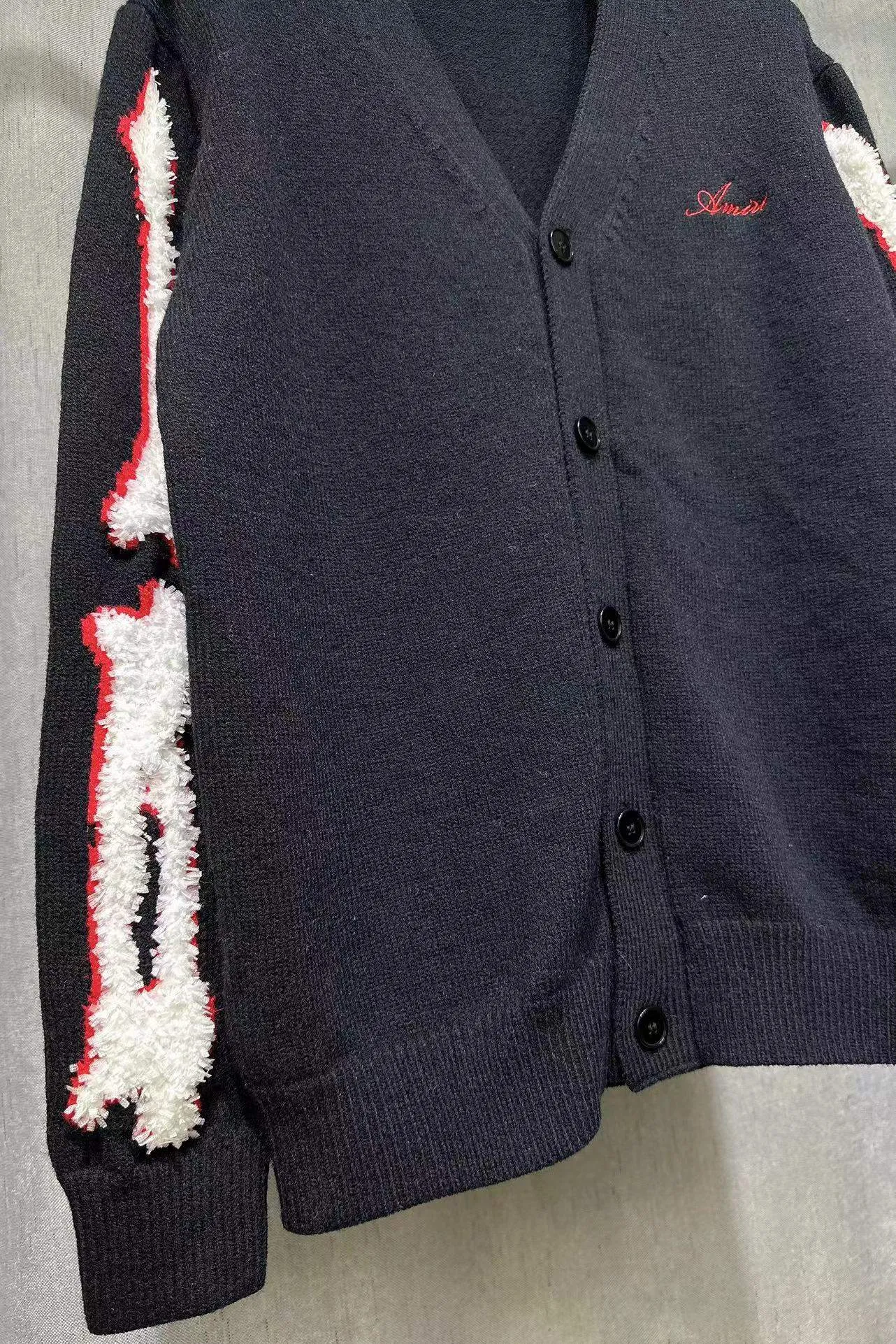 P270 🎉AMIRI new V-neck cardigan sweater, logo embroidery on the chest, 1:1 towel embroidery on the sleeves Color: apricot white, cerulean blue, black, size: S M L XL XXL