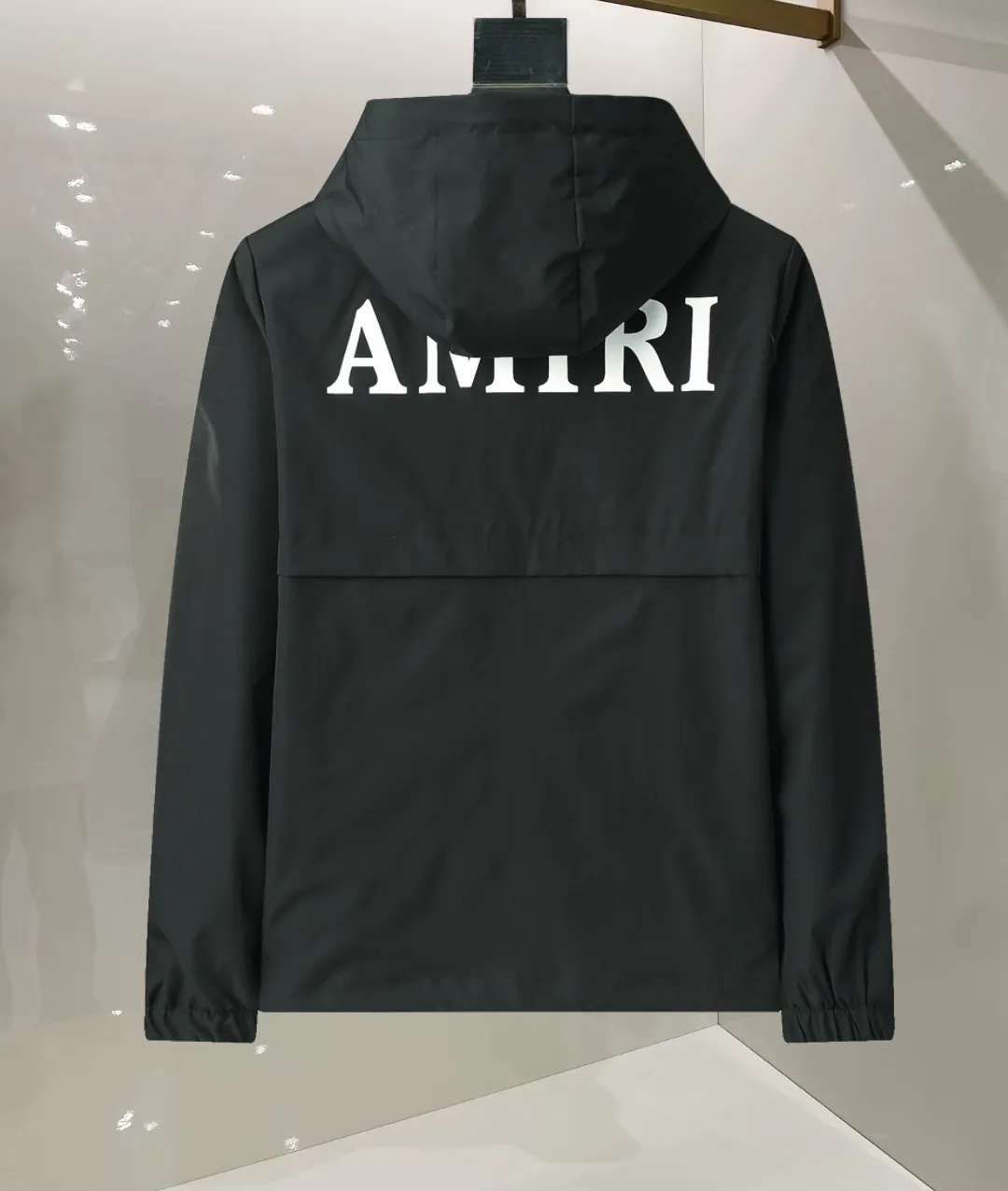 P380 🌸 🌸🌸 Amiri's latest 25-year-old men's jacket, the color combination has a classic charm without losing youthful vitality, reshaping a new design style, showing a bold and confident brand design concept.  Imported fabrics, sleeves and pockets are paired with exclusive brand designs, reflecting the minimalist pursuit of quality and design. Low-key luxury fully embodies the brand image and status! The brand LOGO icon design is simple and recognizable, with a delicate and comfortable touch, excellent details, exquisite and elegant everywhere, fashionable design, a capable and stylish upper body, and full of aura! The all-over pattern and simple aesthetics are brought to the extreme, and it is a jacket that can be mixed and matched. There is no doubt that it is a must-have product for men. It is extremely practical and the color is easy to match.  Color: Picture color. Sizes: M, L, xL, xxL, xxxL