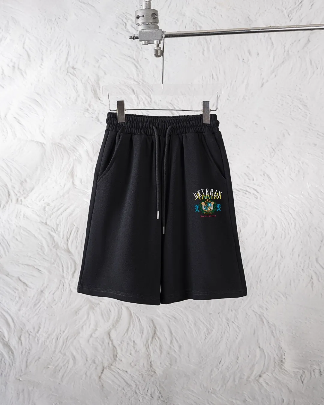 P180 AMIRI new shorts, classic printed shorts, light luxury, a must-have item for daily commuting for men and women, correct version, welcome to compare, detailed features · Made of 360g Xinjiang cotton double yarn fish scale terry fabric · Elastic waistband · Double needle stitching and cross-stitching process Color: black/grey Size: S M L XL XXL (please state your height and weight when placing an order)