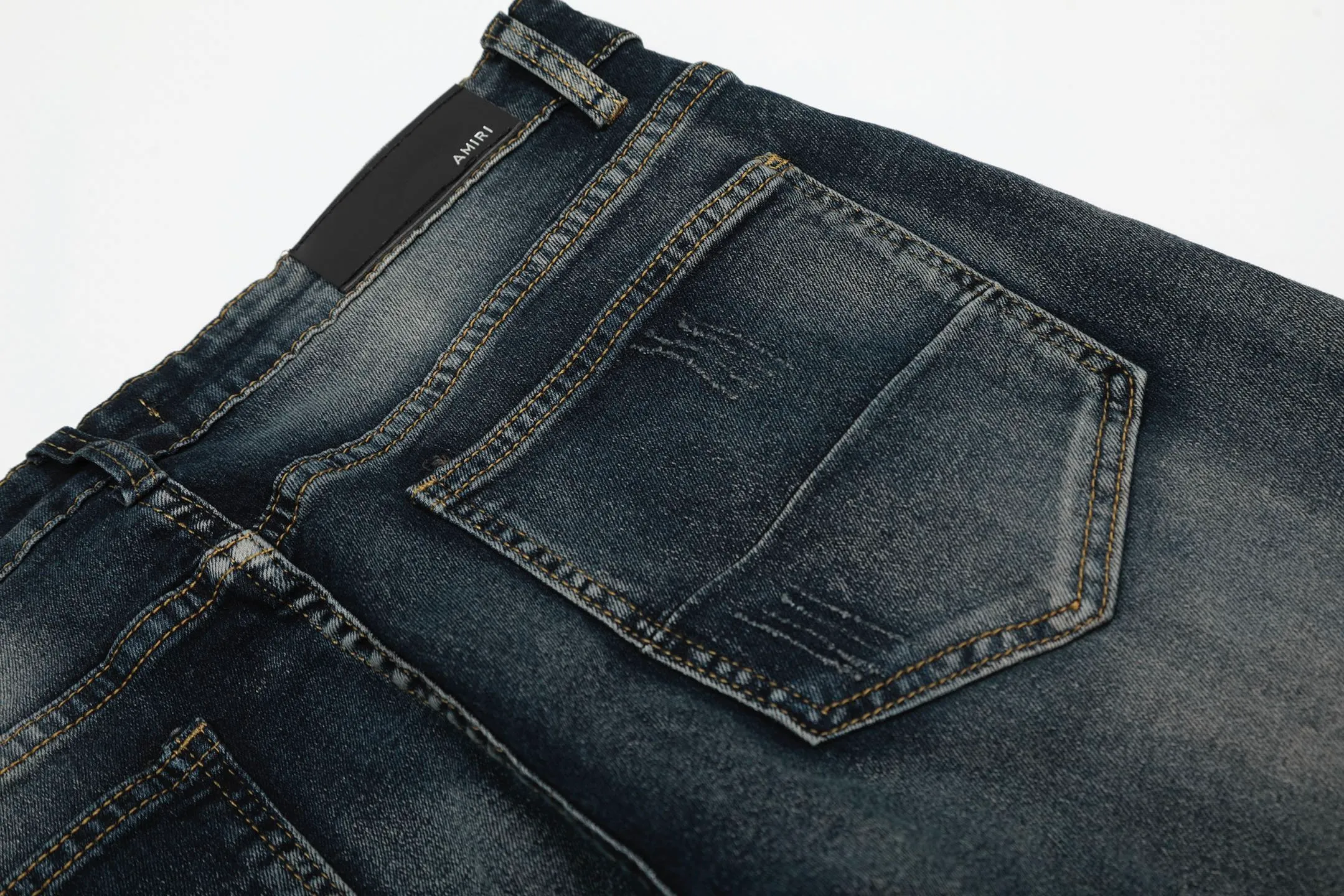 #M55 P168💰 AMIRI patch embroidery jeans trousers AMIRI high street basic ripped tight elastic jeans trousers amiri brand jeans break the production process and cutting of the original jeans, the fabrics are softer and more comfortable Hand-sewn collar label Customized logo buttons Genuine leather tag Color: Picture color Size: 30-32-34-36