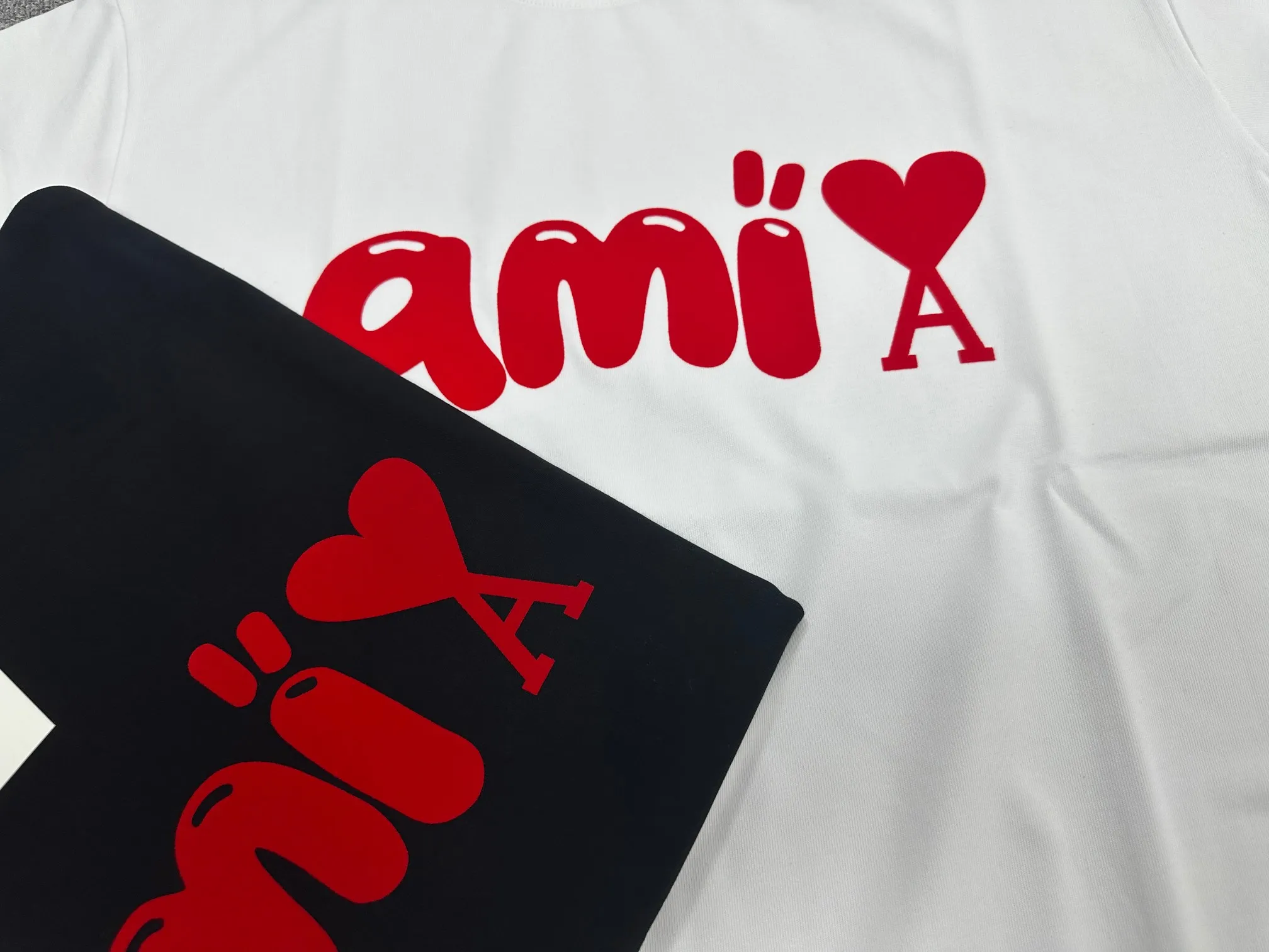 🅿️180 Ami Love 2025 Spring and Summer Style Classic and simple red flocking three-dimensional love letter personalized logo Customized double yarn plain cotton fabric Short-sleeved T-shirt Unisex Color: Black White Size: S (90-130 catties) M (120-150 catties) L (140-165 catties) XL (160-180 catties) XXL (180-210 pounds)