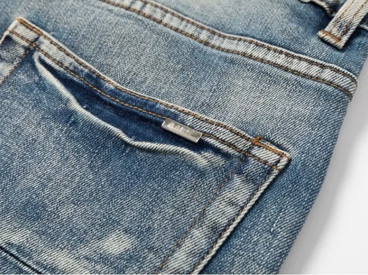 #N13 P246💰 (Top version) AMIRI hot high street jeans slim fit stretch washed knife cut trousers for men AMIRI amiri is transliterated as Emil, which is the name of the founder. Mike Amiri, the founder of amiri, grew up in Los Angeles, USA. He was influenced by local street culture and Punk Rock since childhood, so he founded the amiri brand named after himself. A variety of trendy clothing meets the needs of different trendy players. Amiri clothing has novel and unique styles and is a well-known street brand in the United States. The styles and styles of many clothes are loved by many street photographers. The various clothing styles meet the dressing needs of different people, show their unique temperament, and show the trend of dressing. amiri's jeans are relatively famous. Not only do they have many styles, but the quality of the jeans is also very good. Many celebrities have also worn amiri brand jeans. Color: Picture color Size: 28, 30, 32, 34, 36 28 30 32 34 36 Waist 71 76 81 86 91 Qianlang 26.5 27.5 28.5 29.5 30.5 Hou Lang 37 38 39 40 41 Foot 14 14.8 15.6 16.4 17.2 Foreign Minister 100 102 104 106 107