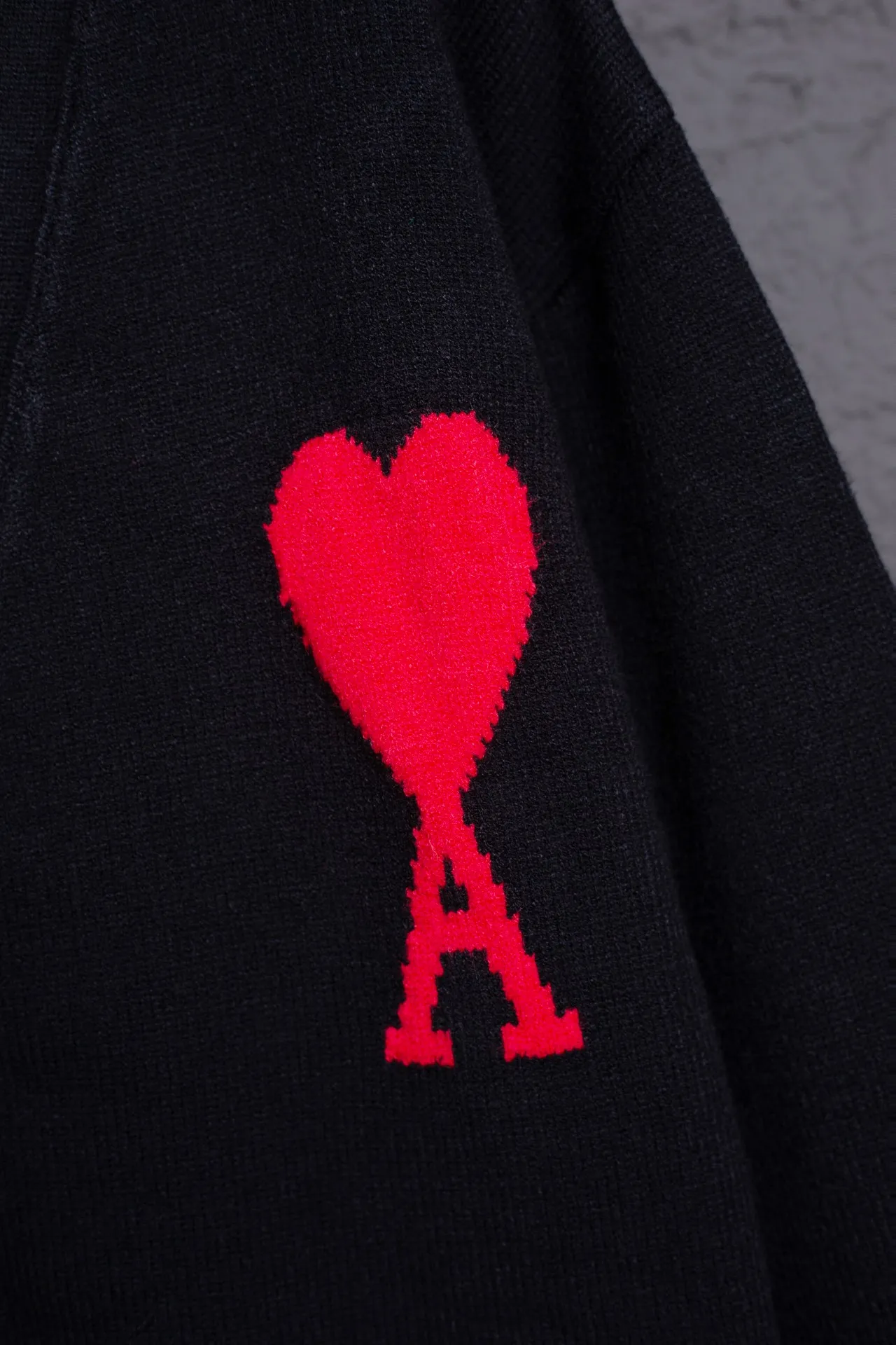 P186 Style No.: MQ802 AMI Classic Big Love Series Jacquard Cardigan Sweater Highest Version Supports Comparison Color: Black Red Heart, Size: S-XL