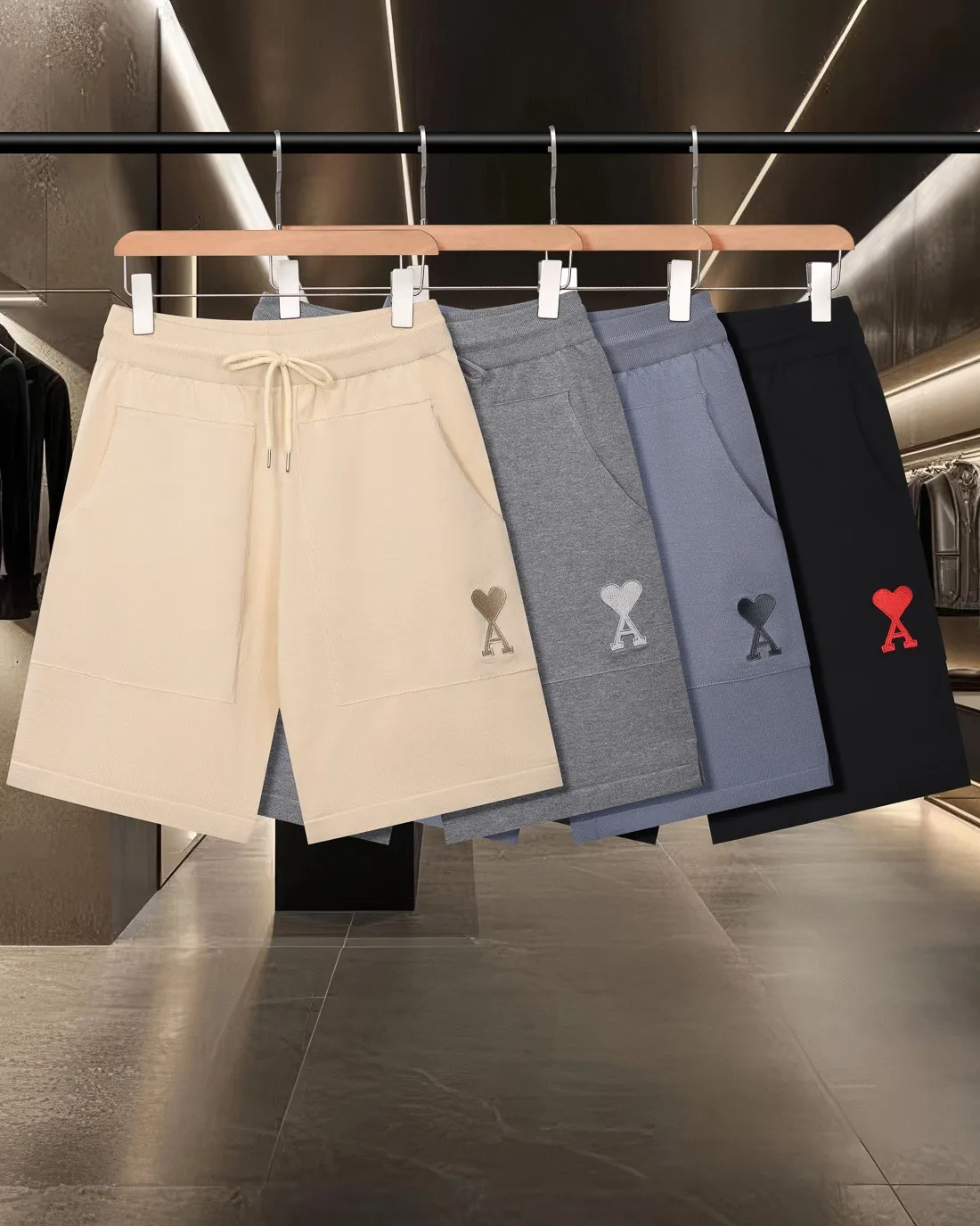 🅿️236 (shipped next day) Ami/Love Macaron ❤Logo embroidered casual sports shorts 2025ss official website new original fabric official same style shorts custom mesh sweater knitted fabric high-end version, counter customized fabric High breathability and comfort, precision production, impeccable detail processing, ✅customized logo engraved buttons, three labels complete. Brand element design concept reflects high quality. It feels delicate and soft! Presenting a casual cut, the upper body shape is great🐍Color: apricot gray blue and black Size: M-2XL