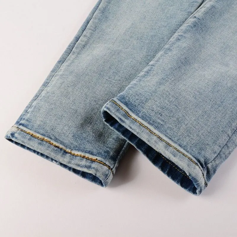 #M33 P168💰 Amiri classic embroidered patched leather ripped letter jeans, slim fit jeans, produced by a major washed factory, full of high-end feel, partially destroyed knee design with patchwork leather design, has been used as a facade design, leather waist nameplate, the focus of this style is not on the washing, but on the destroyed shape and version. The secret lies in the craftsmanship of the master. The cost of post-processing, grinding, cutting, etc. is far beyond the cost of assembly line products. Color: Picture color Size: 30-32-34-36