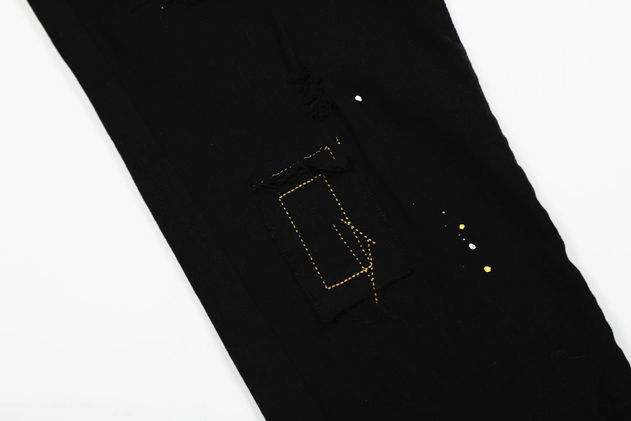 #M43 P168💰 Amiri classic diamond-encrusted ripped jeans and slim fit pants. Produced by a major washed factory. Full of high-end feel. Partial damage to the knees and leather design. Already used as a facade design. Leather waist nameplate. The focus of this style is not on washing, but on the shape and version of the damage. The secret lies in the craftsmanship of the master. The cost of post-production fraying, horse cutting, knife cutting, etc. These hand-made products are far beyond comparison with assembly line products. Color: Picture color Size: 30-32-34-36