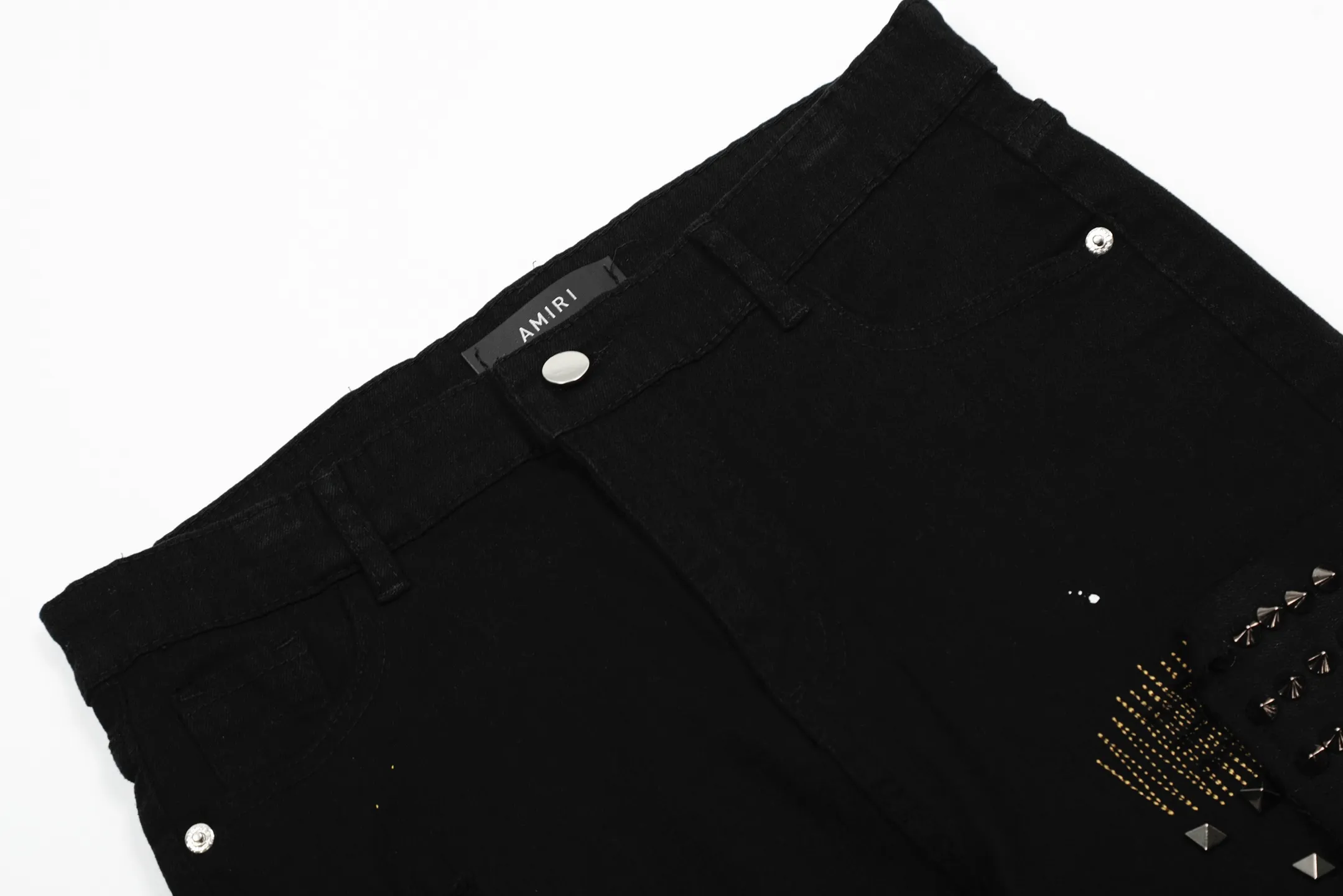 #M43 P168💰 Amiri classic diamond-encrusted ripped jeans and slim fit pants. Produced by a major washed factory. Full of high-end feel. Partial damage to the knees and leather design. Already used as a facade design. Leather waist nameplate. The focus of this style is not on washing, but on the shape and version of the damage. The secret lies in the craftsmanship of the master. The cost of post-production fraying, horse cutting, knife cutting, etc. These hand-made products are far beyond comparison with assembly line products. Color: Picture color Size: 30-32-34-36