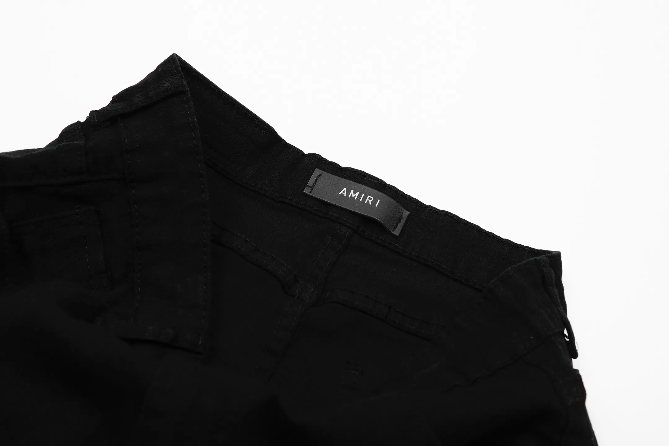 #M43 P168💰 Amiri classic diamond-encrusted ripped jeans and slim fit pants. Produced by a major washed factory. Full of high-end feel. Partial damage to the knees and leather design. Already used as a facade design. Leather waist nameplate. The focus of this style is not on washing, but on the shape and version of the damage. The secret lies in the craftsmanship of the master. The cost of post-production fraying, horse cutting, knife cutting, etc. These hand-made products are far beyond comparison with assembly line products. Color: Picture color Size: 30-32-34-36