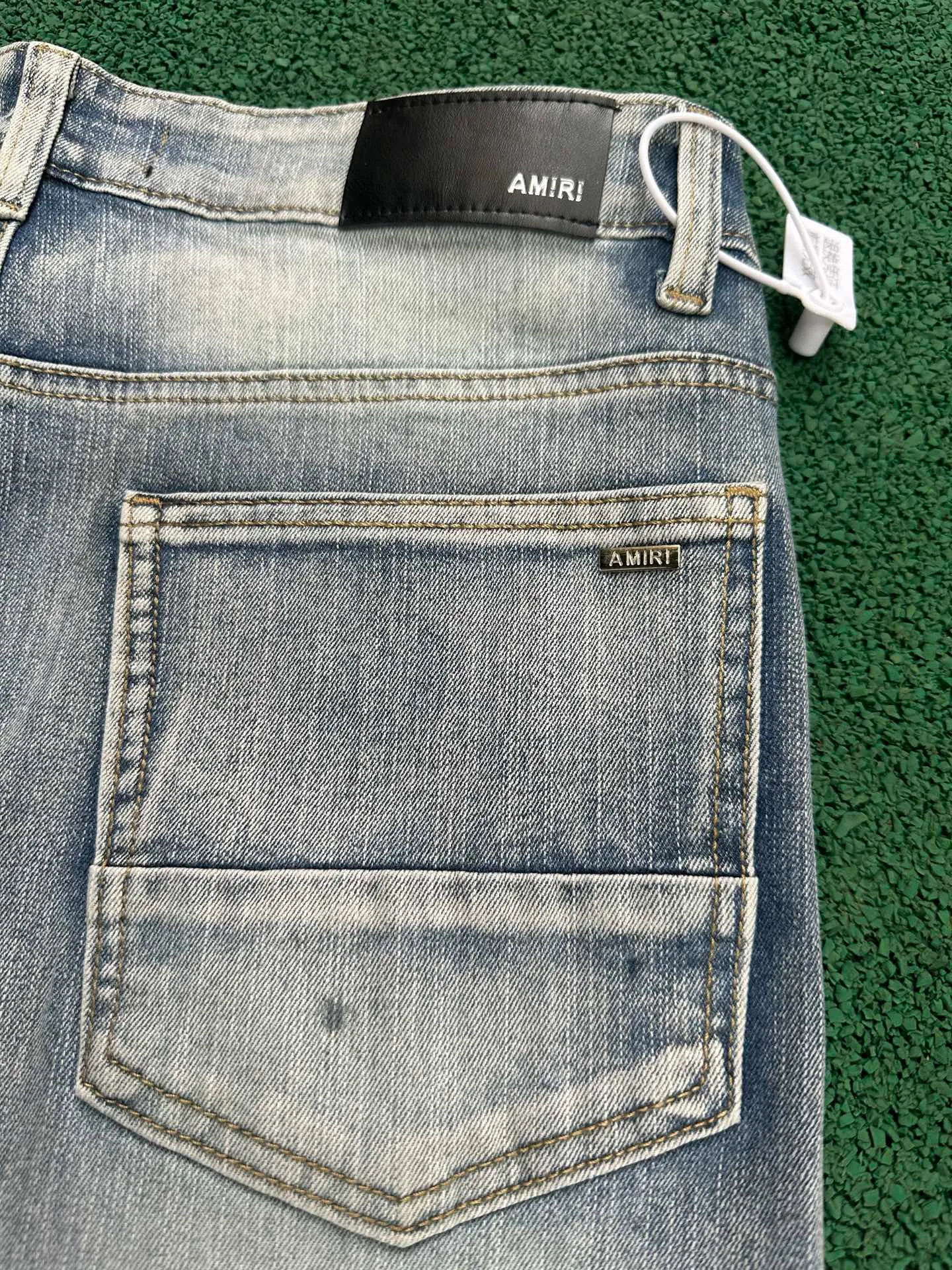 #N03 P186💰 AMIRI patch embroidery jeans trousers AMIRI high street basic ripped tight elastic jeans trousers amiri brand jeans break the production process and cutting of the original jeans, the fabrics are softer and more comfortable Hand-sewn collar label Customized logo buttons Genuine leather tag Color: Picture color Size: 30-32-34-36