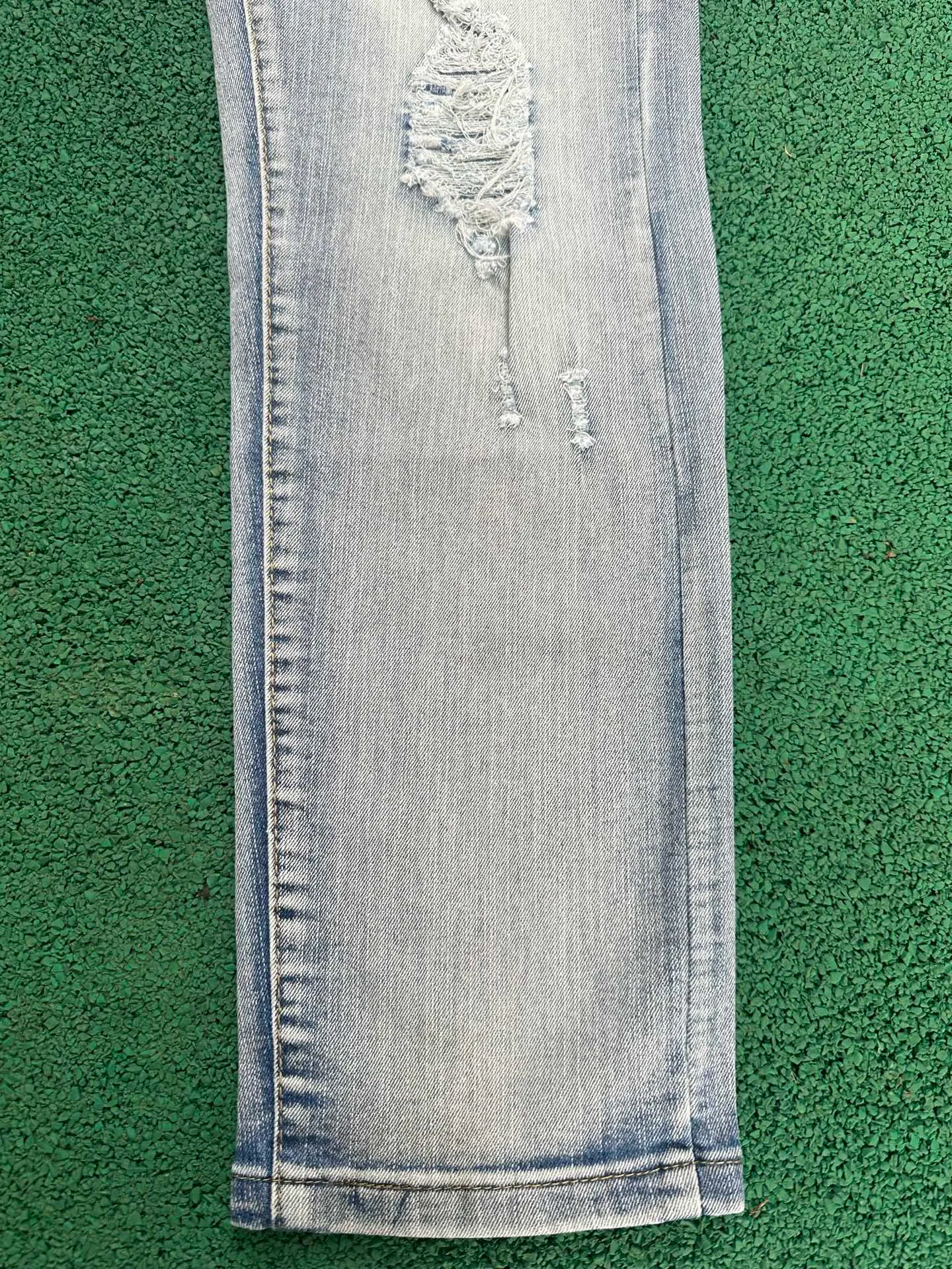 #N03 P186💰 AMIRI patch embroidery jeans trousers AMIRI high street basic ripped tight elastic jeans trousers amiri brand jeans break the production process and cutting of the original jeans, the fabrics are softer and more comfortable Hand-sewn collar label Customized logo buttons Genuine leather tag Color: Picture color Size: 30-32-34-36