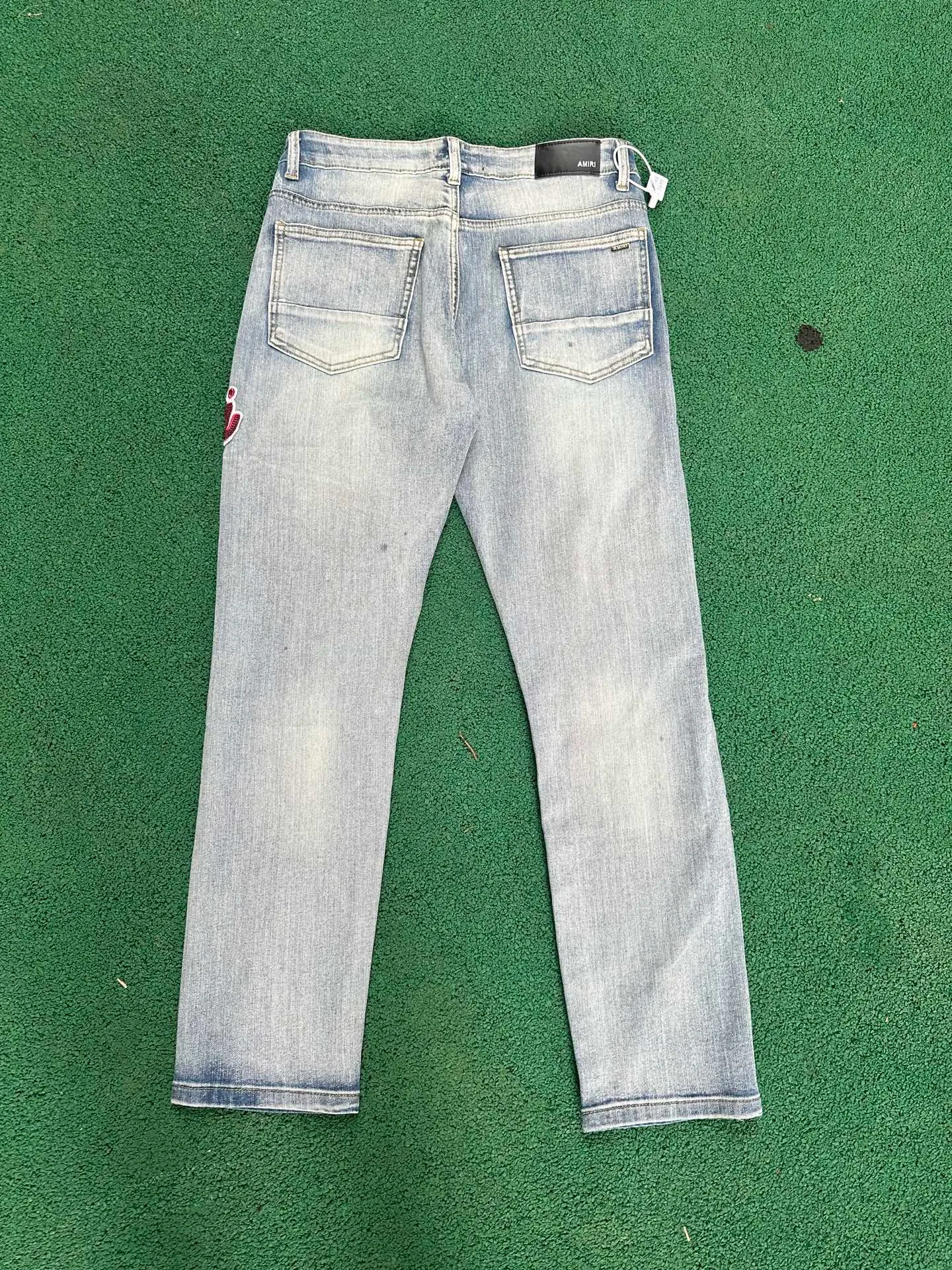 #N03 P186💰 AMIRI patch embroidery jeans trousers AMIRI high street basic ripped tight elastic jeans trousers amiri brand jeans break the production process and cutting of the original jeans, the fabrics are softer and more comfortable Hand-sewn collar label Customized logo buttons Genuine leather tag Color: Picture color Size: 30-32-34-36